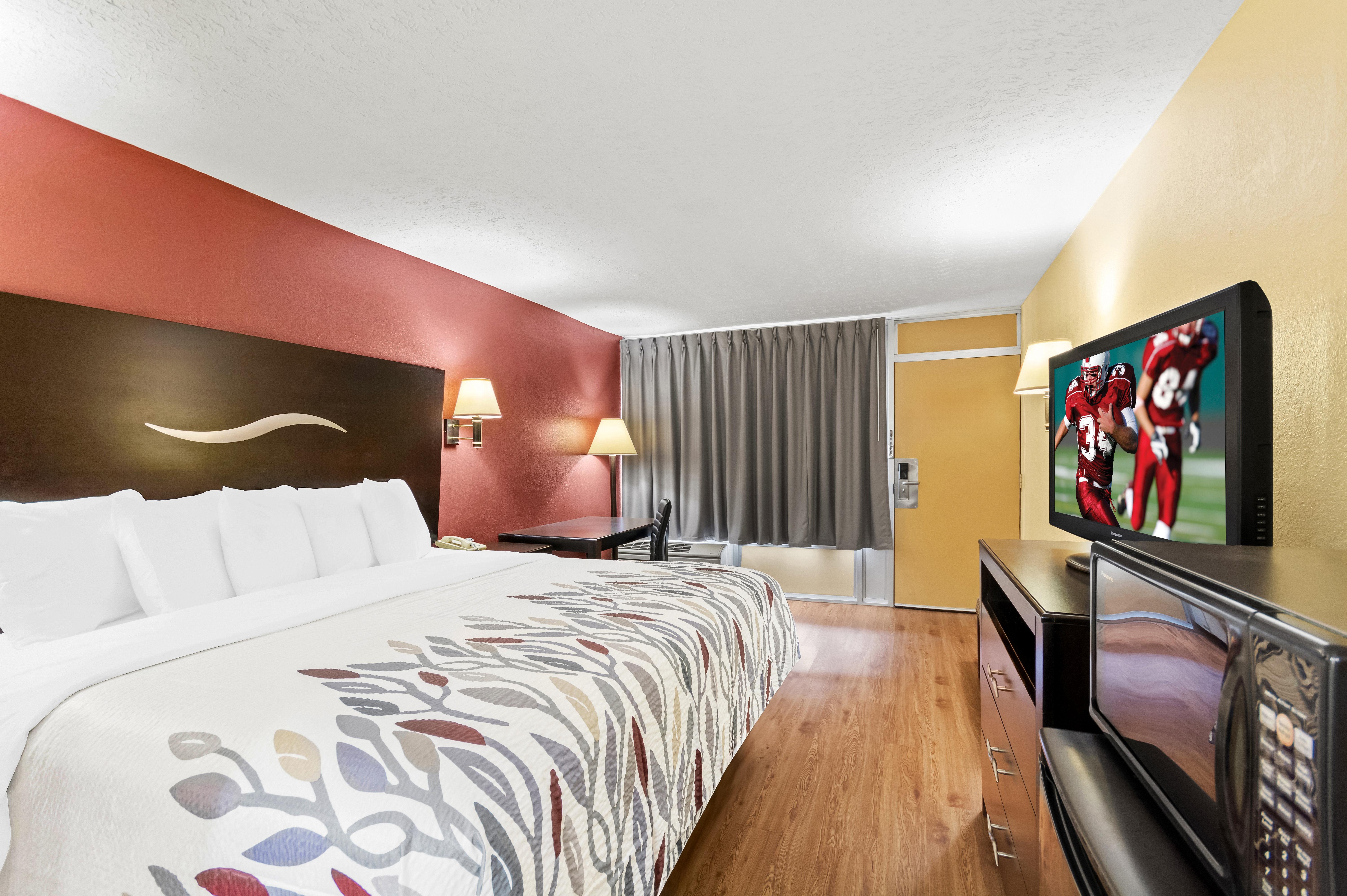 RED ROOF BEREA-guestroom-RRI NS Superior King PRO Approved NPKM.jpg