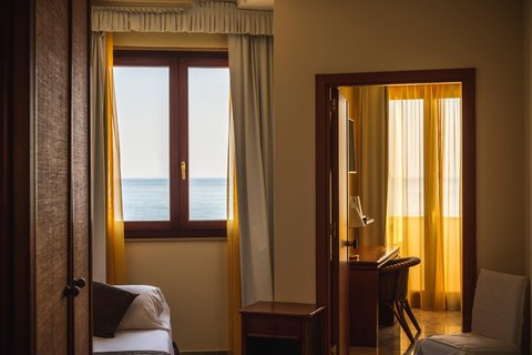 Triple Junior Suite with Sea View
