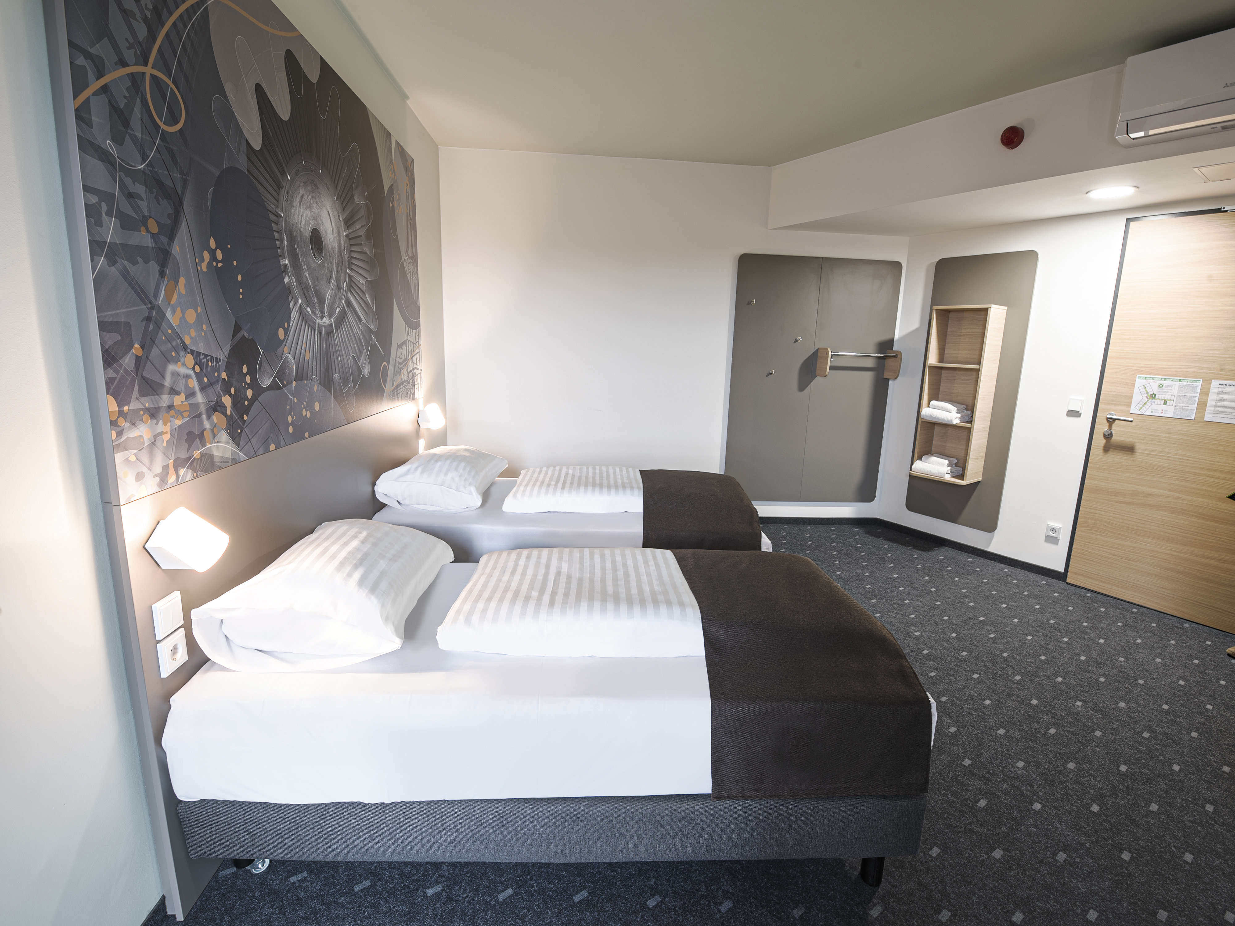 B&B HOTEL WIENER-NEUDORF-guestroom-Hotel Wiener Neudorf Accessible Room.jpg