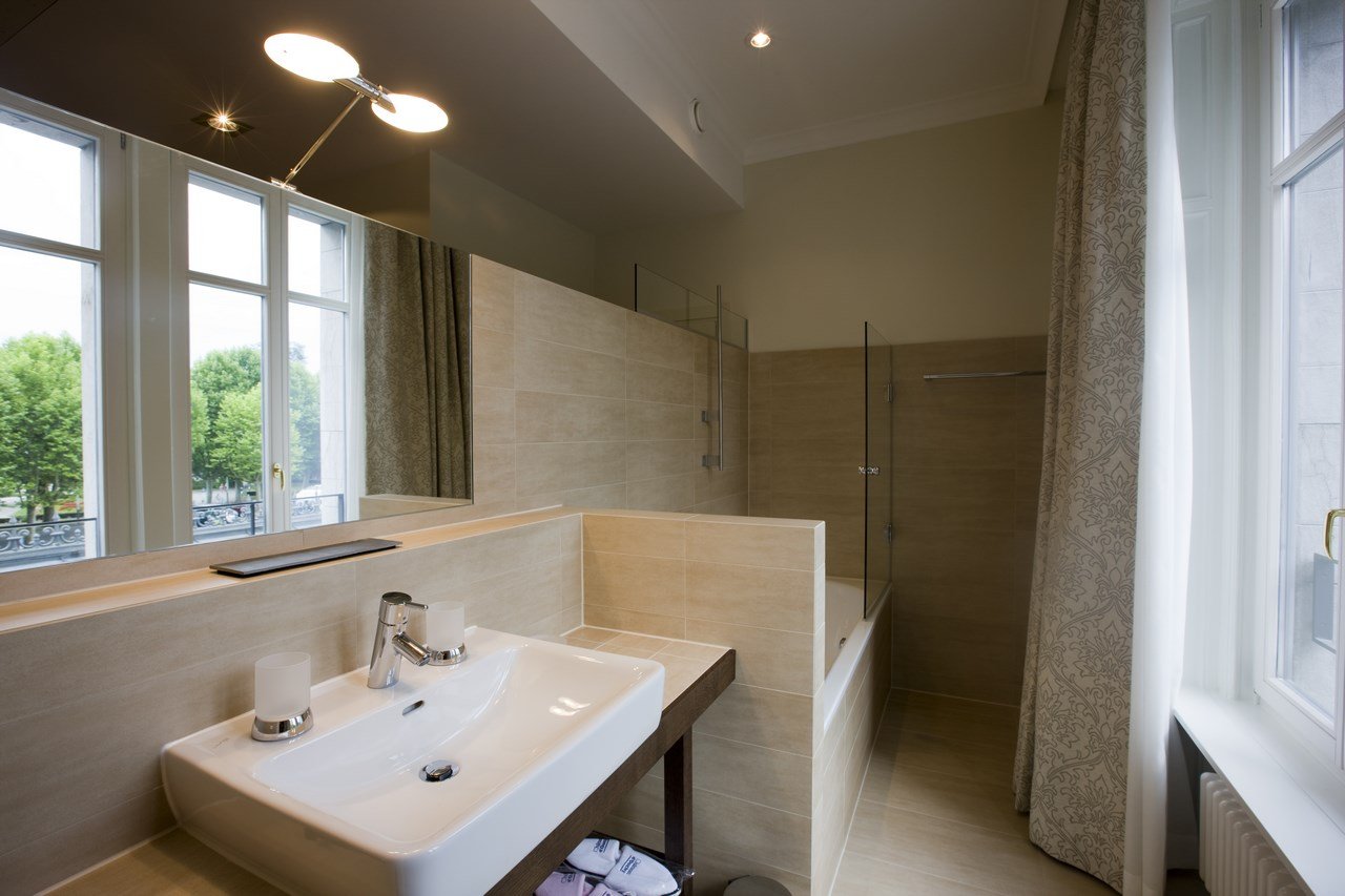 Chateau d Ouchy-guestroom-Deluxe Room.jpg