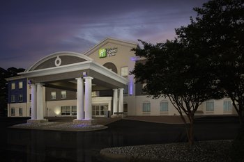 Holiday Inn Express Hotel & Suites