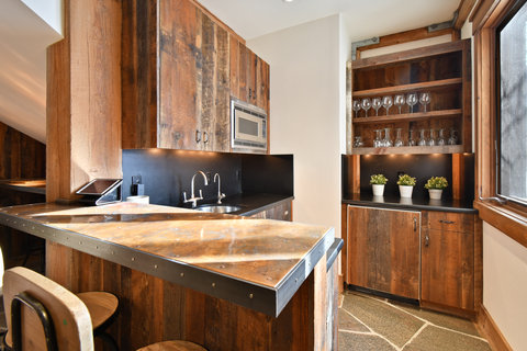 Den Wet Bar