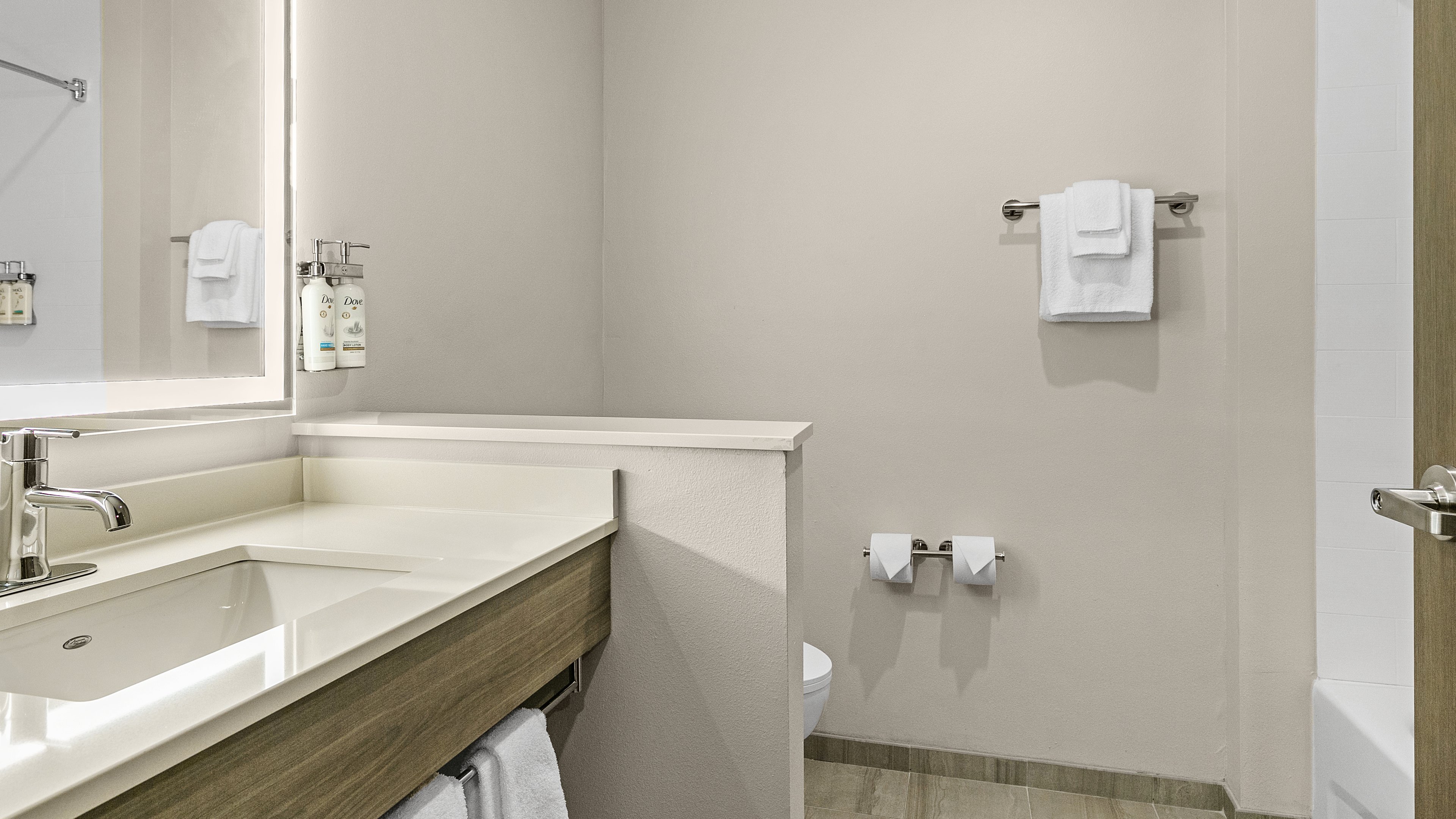 HOLIDAY INN EXP STES NOKOMIS BY IHG-guestroom-Guest Room.jpg