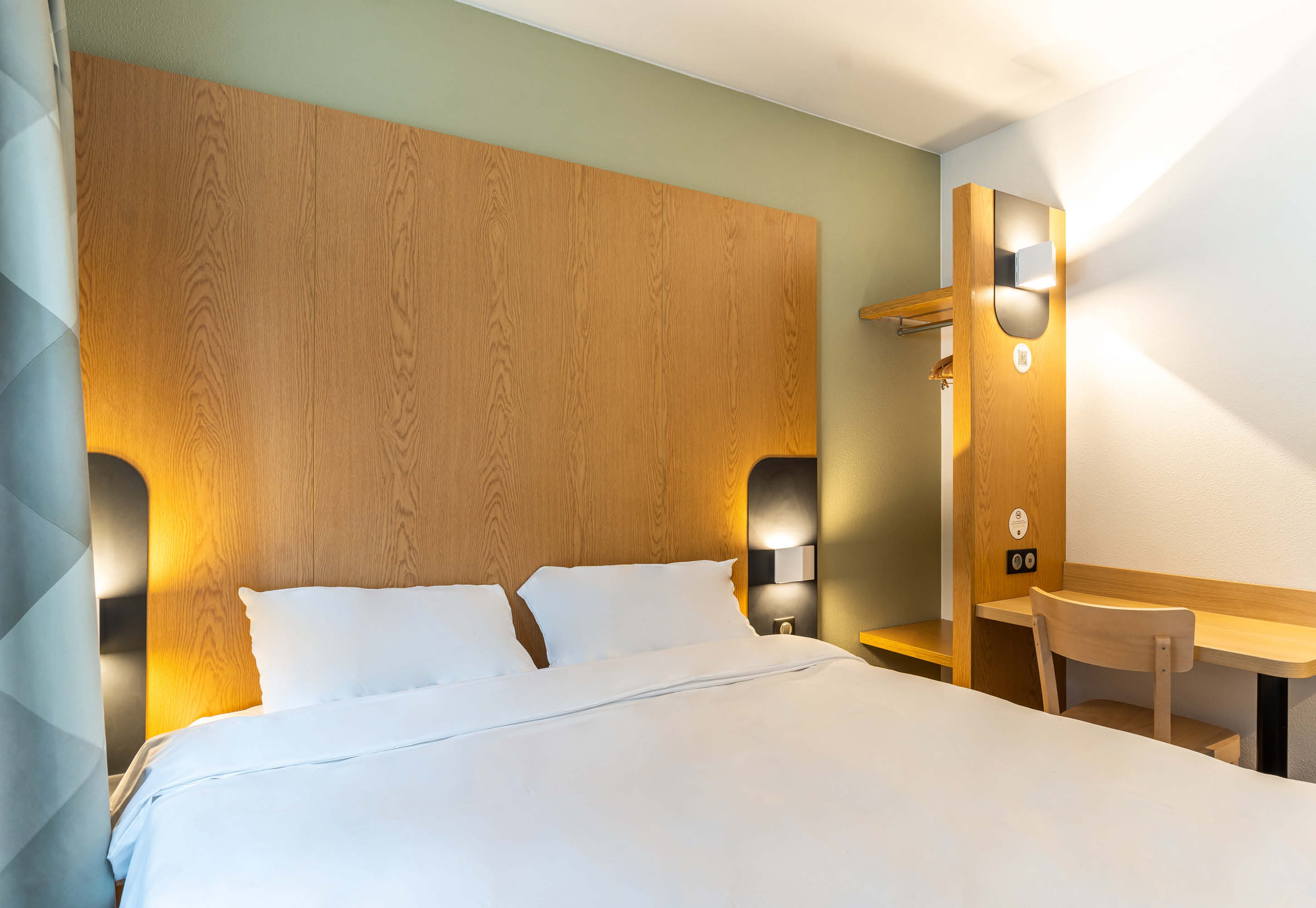 B&B HOTEL AIX EN PROVENCE LE THOLON-guestroom-Hotel Aix Le Tholonet Double Room.jpg