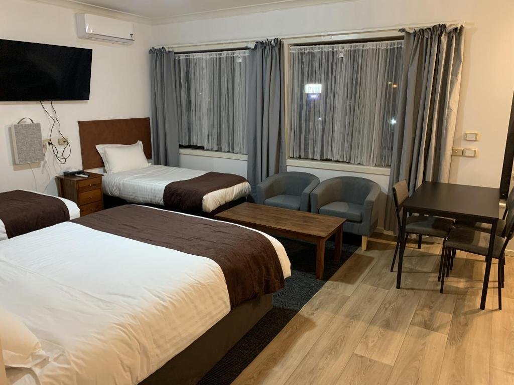 THE RESERVE HOTEL-guestroom-Comfort Family Room.jpg