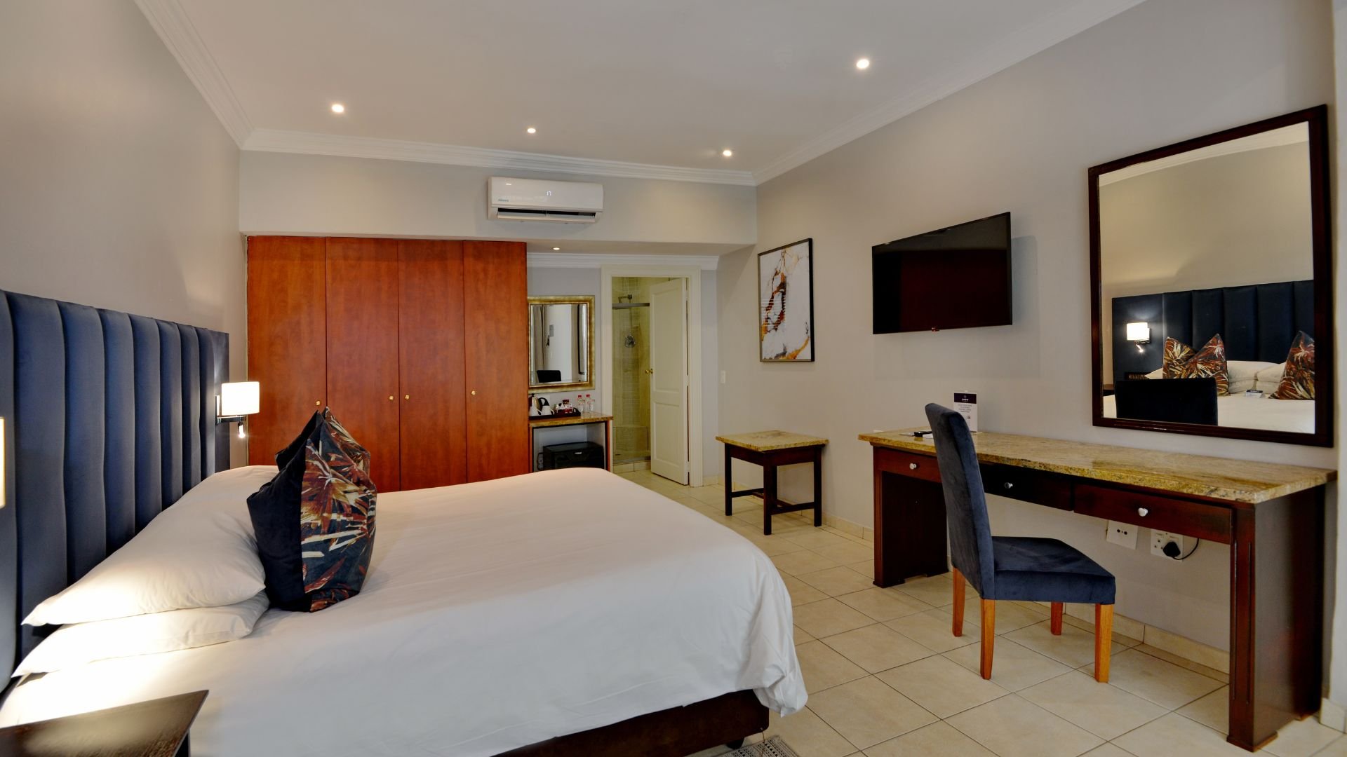 ANEW Resort Hunters Rest Ruste-guestroom-ANE HUNTERS STANDARD ROOM.jpg