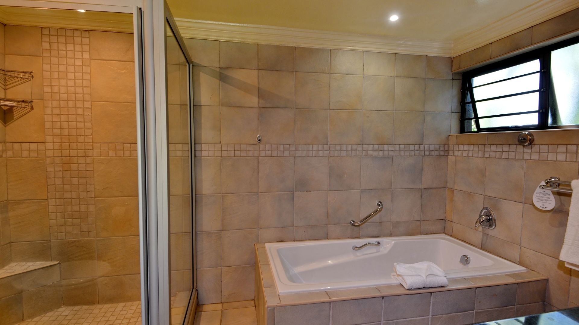 ANEW Resort Hunters Rest Ruste-guestroom-ANE HUNTERS ECONOMY BATHROOM.jpg
