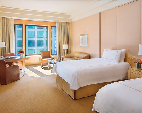 FOUR SEASONS HOTEL NEW YORK - Photo 29