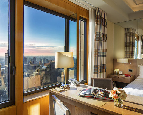 FOUR SEASONS HOTEL NEW YORK - Photo 31