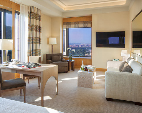 FOUR SEASONS HOTEL NEW YORK - Photo 33