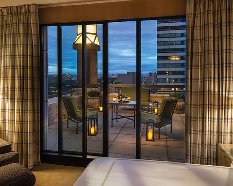 FOUR SEASONS HOTEL NEW YORK - Photo 39