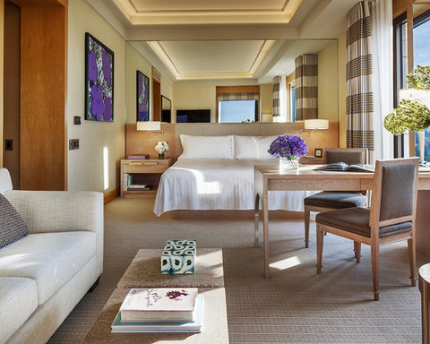 FOUR SEASONS HOTEL NEW YORK - Photo 22