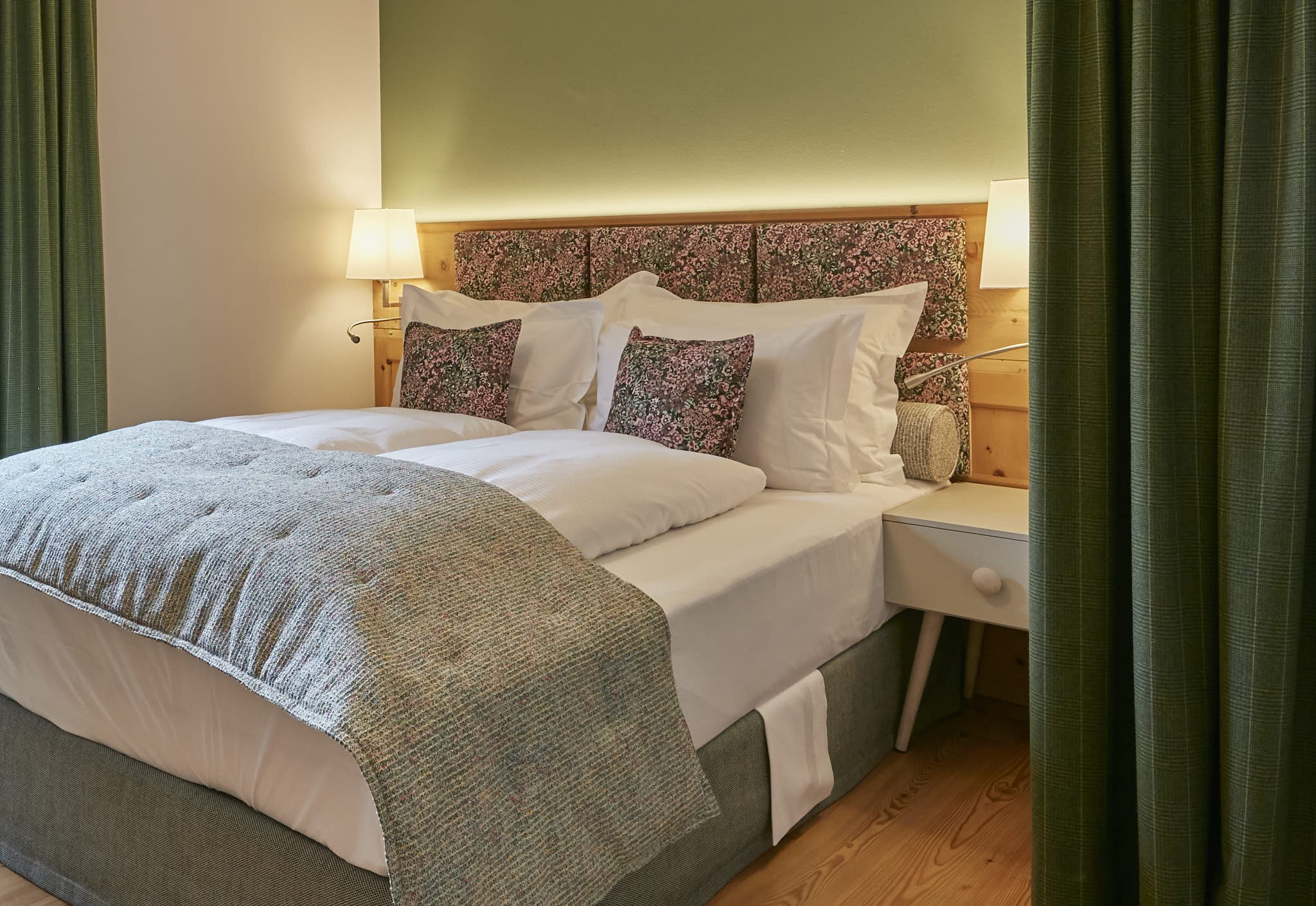 GOLDENE ROSE KARTHAUS-guestroom-Residence Suite Classic - Bedroom.jpg