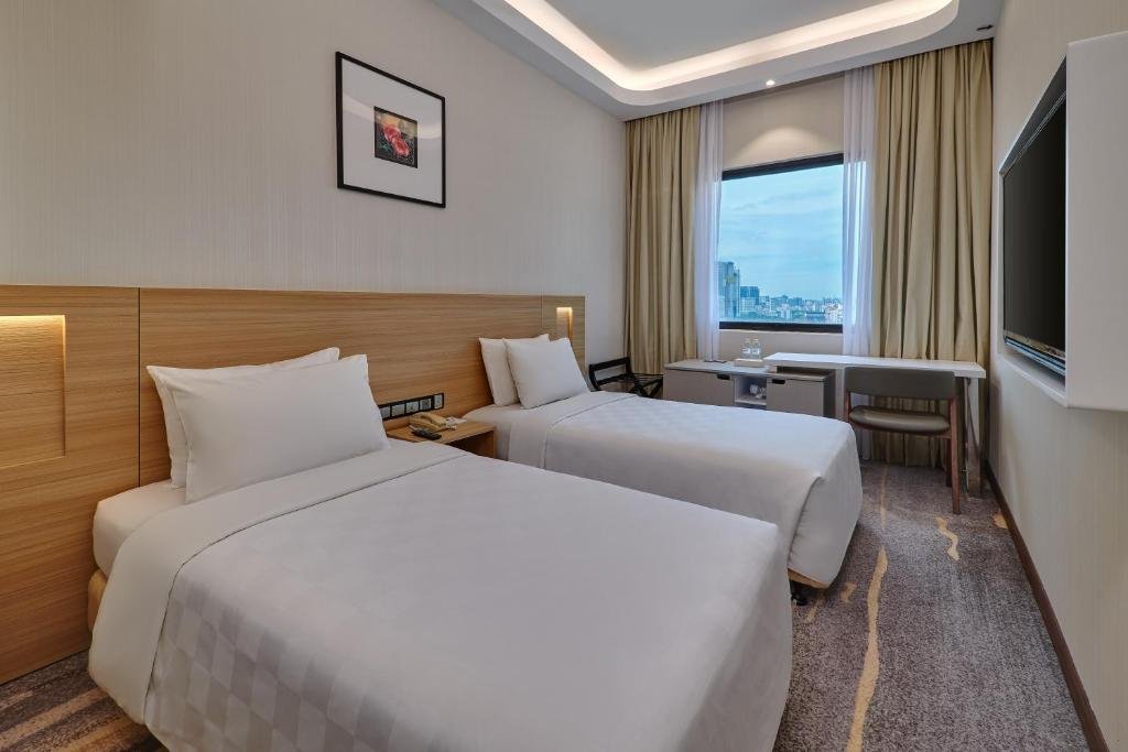 CITITEL MID VALLEY-guestroom-Superior Twin.jpg