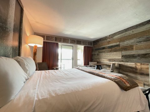 Lakeview Crown Suite W Balcony