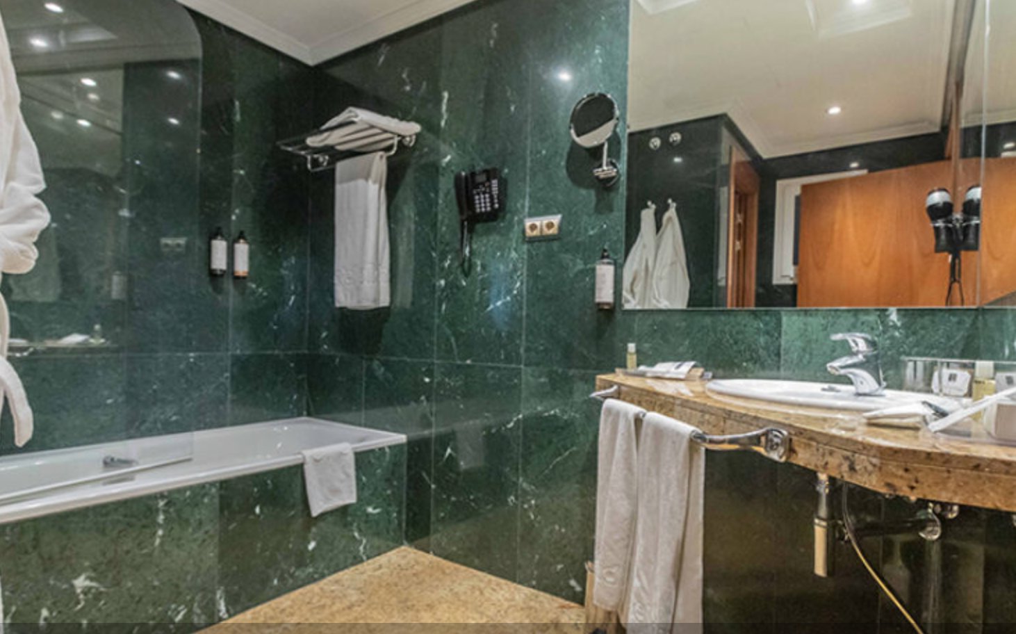 HOTEL OLID-guestroom-LUXURY SUITE BATHROOM INTERIOR.jpg