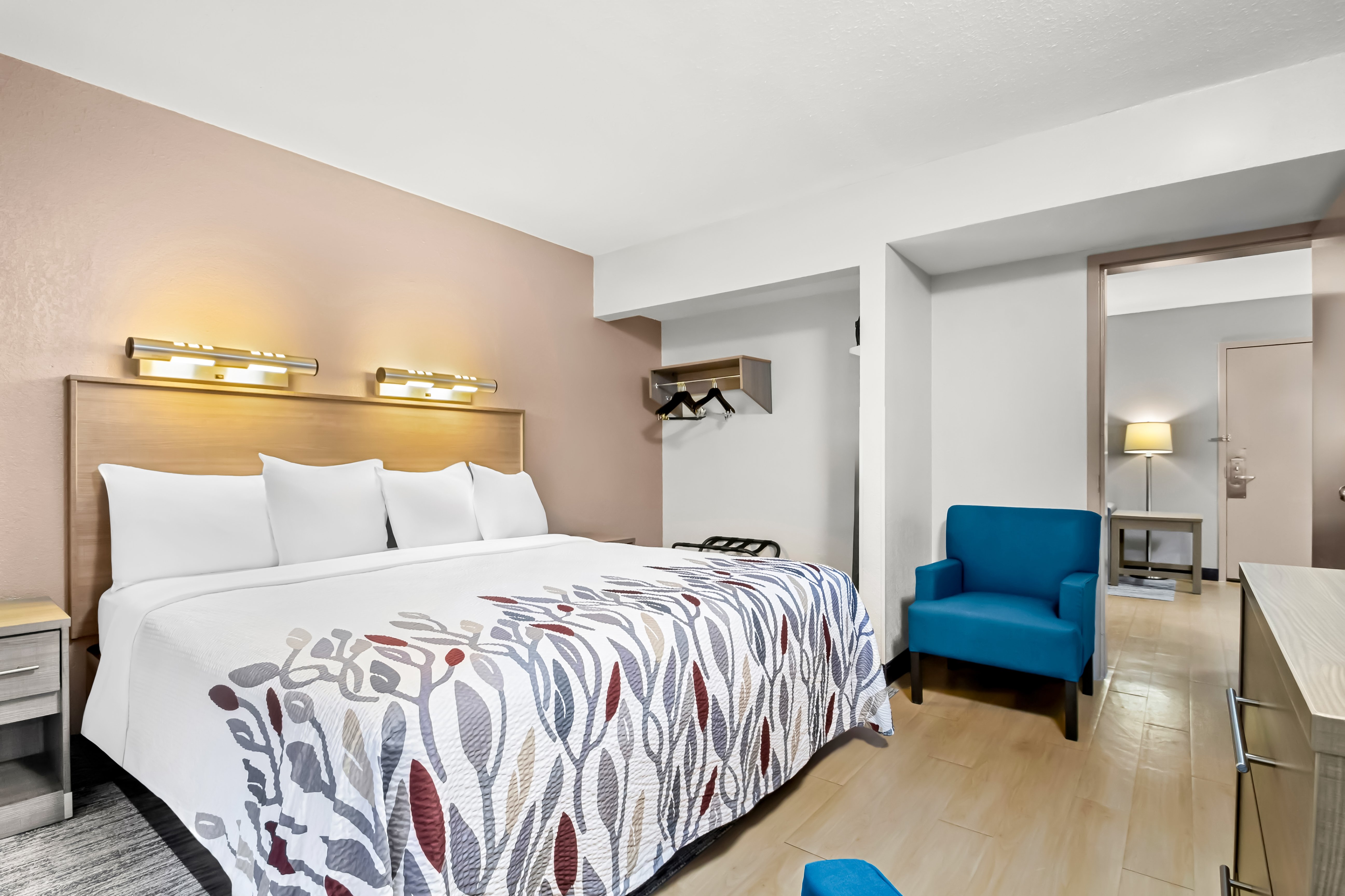RED ROOF MYRTLE BEACH MARKET COMMON-guestroom-RRI NS Suite King Micro PRO Approved NTKM.jpg