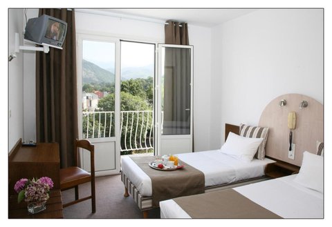 D1D921 Guest Room