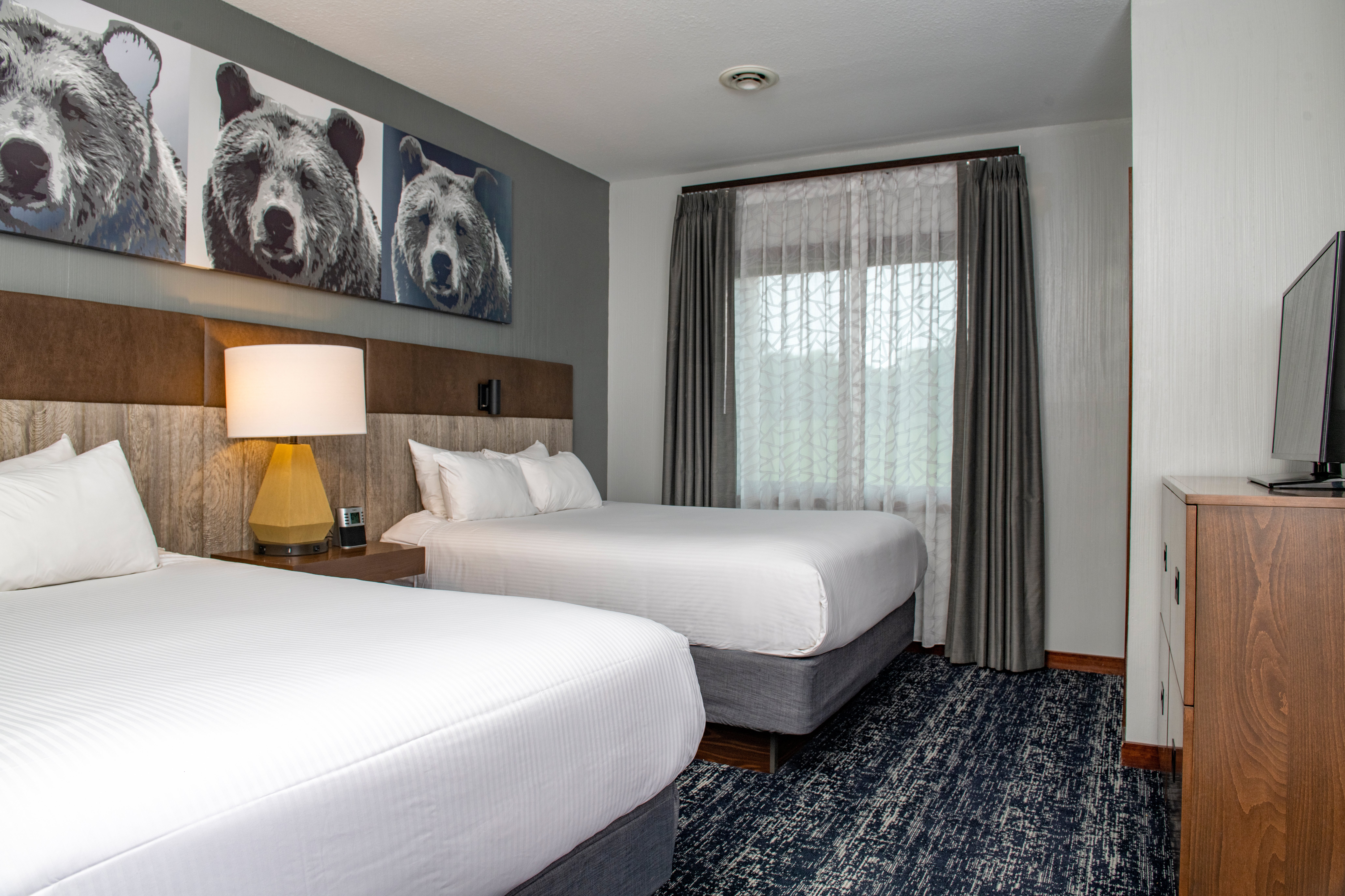 CLUB WYNDHAM GLACIER CANYON-guestroom-Deluxe - Bedroom - Glacier Canyon.jpg