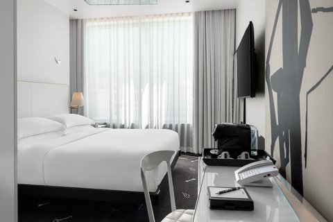 SLS BRICKELL HOTEL - Photo 23