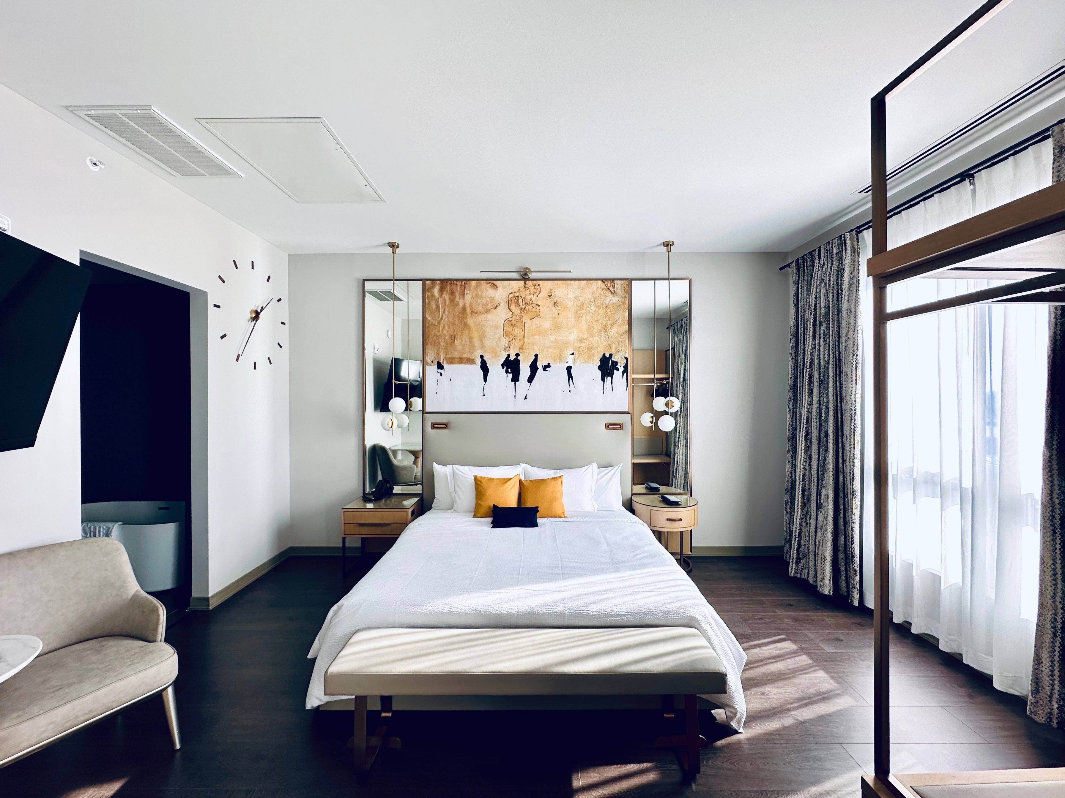 CHEZ HOTEL-guestroom-Presidental Suite King Bed.jpg