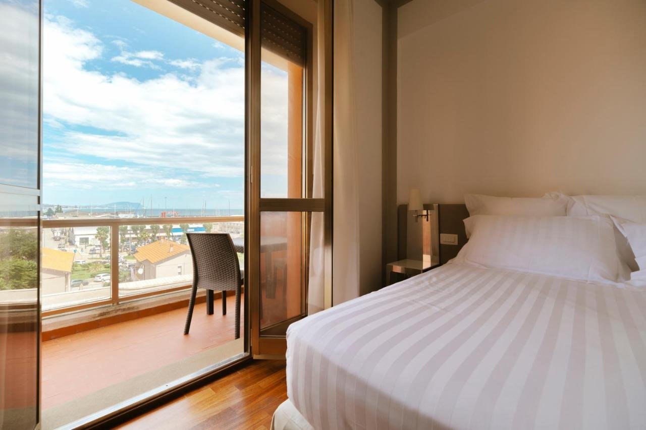 HOTEL MIRAMARE-guestroom-Guest Room.jpg