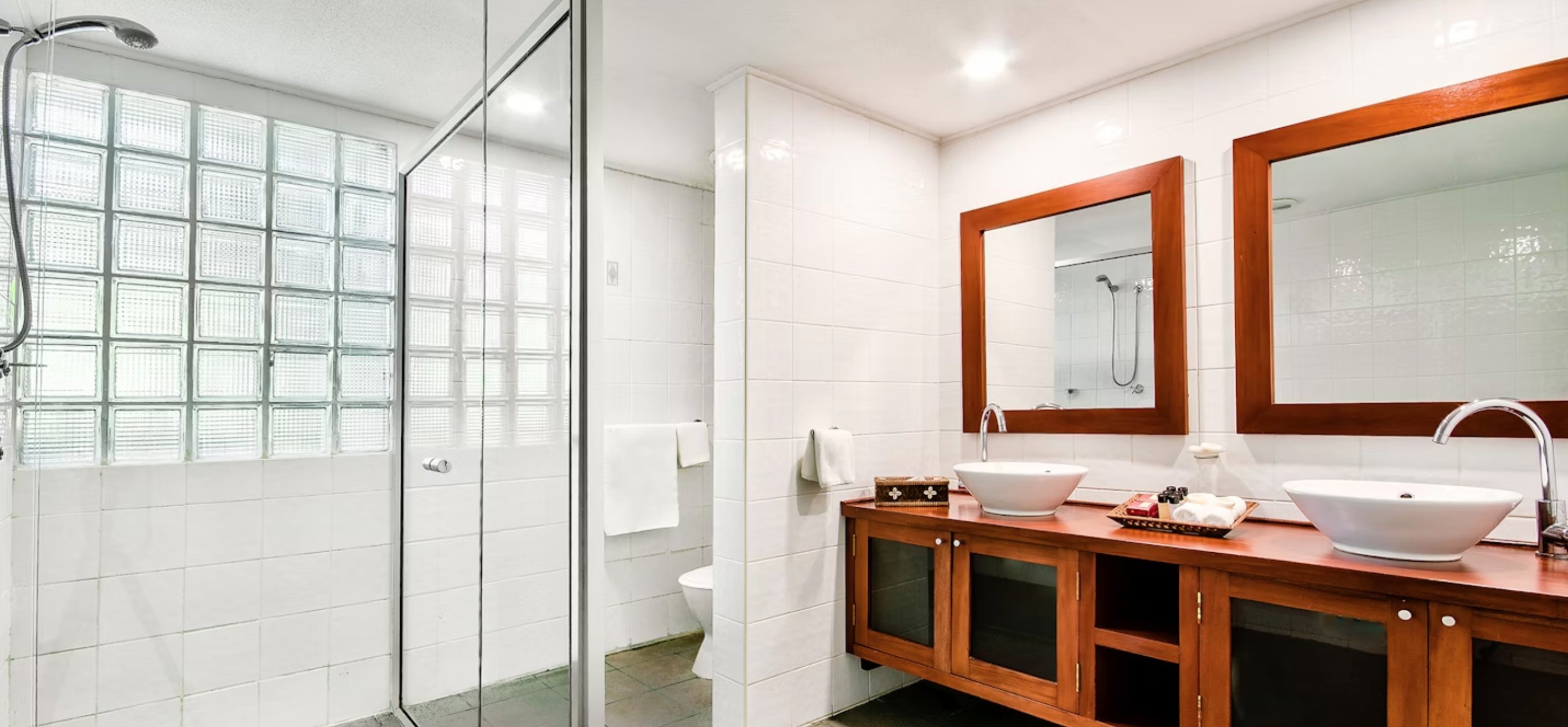 TANOA INTERNATIONAL HOTEL-guestroom-Executive Suite Bathroom.jpg