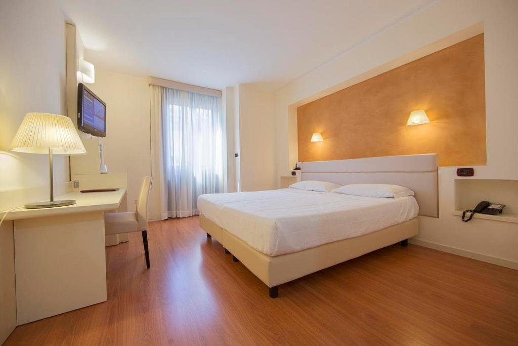 HOTEL ORIENTALE - BRINDISI-guestroom-Double Room.jpg