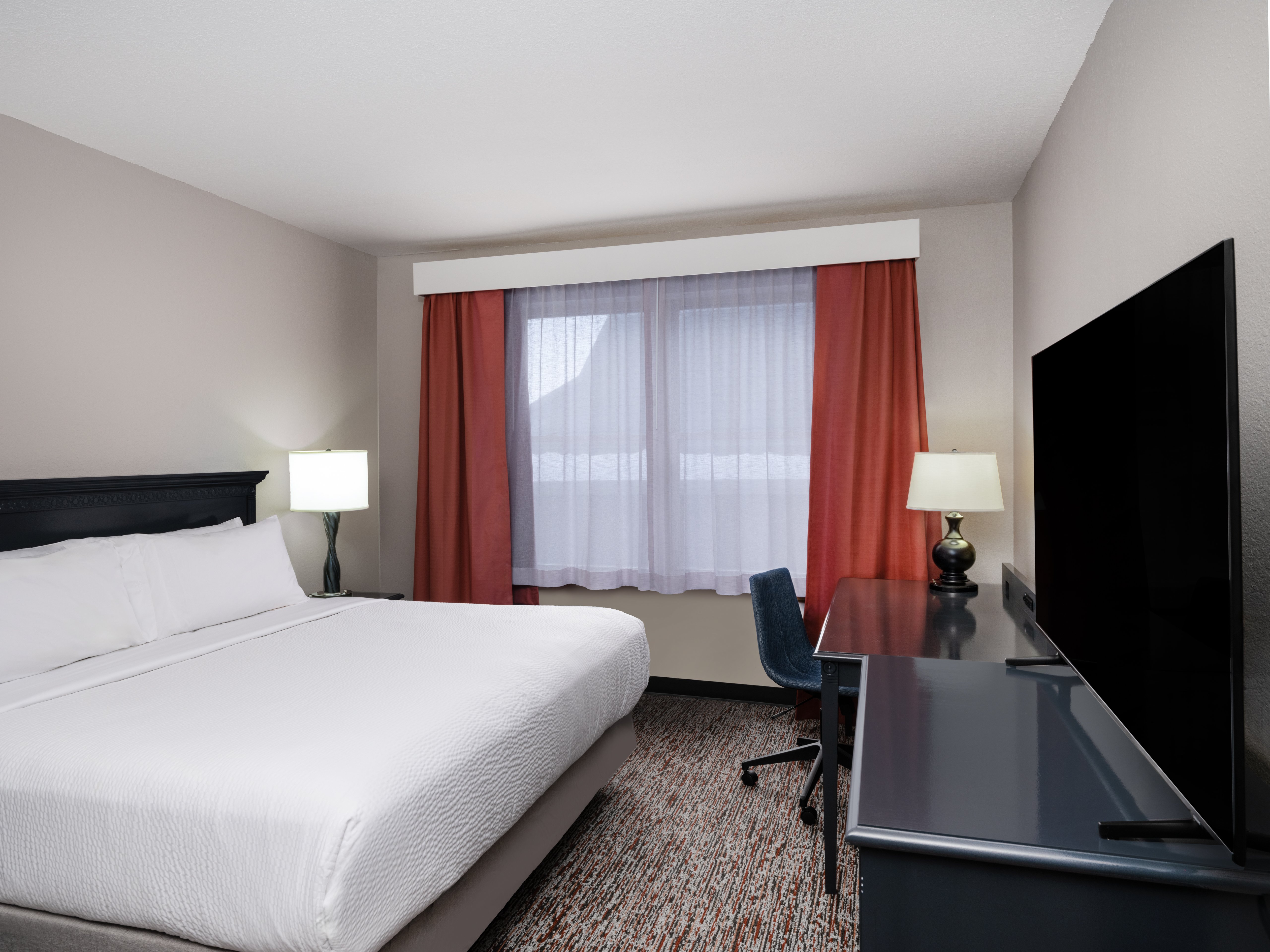 GARNER HOTEL DECATUR BY IHG-guestroom-At the end of a long day, relax in our clean, fresh guest rooms..jpg