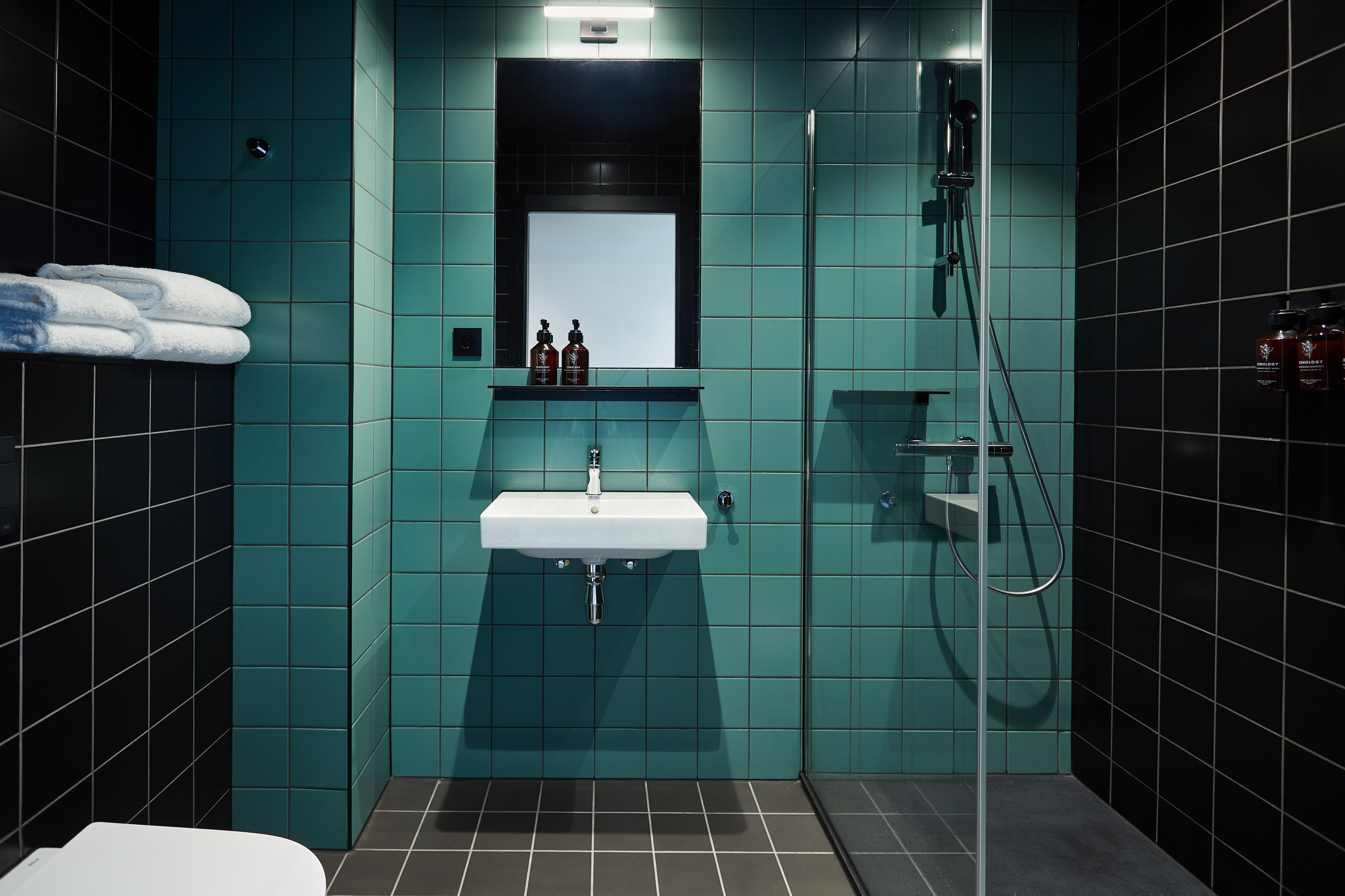 THE SOCIAL HUB SAN SEBASTIAN-guestroom-Bathroom All room types.jpg