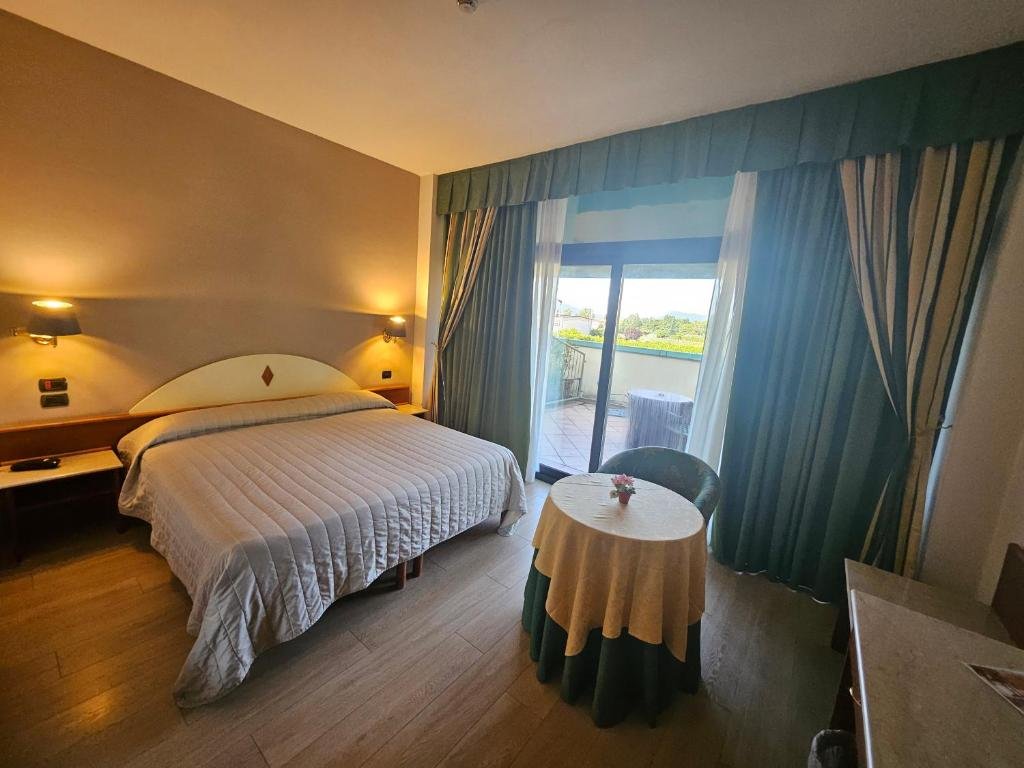 HOTEL LE VILLE - CAPANNORI-guestroom-GUEST ROOM.jpg