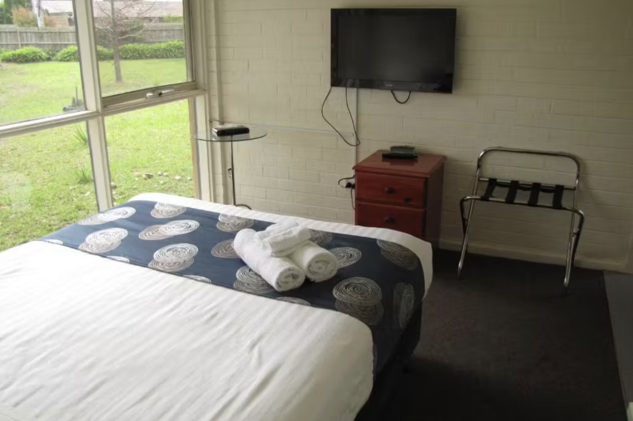 Motel Traralgon-guestroom-One Bedroom Suite.jpg