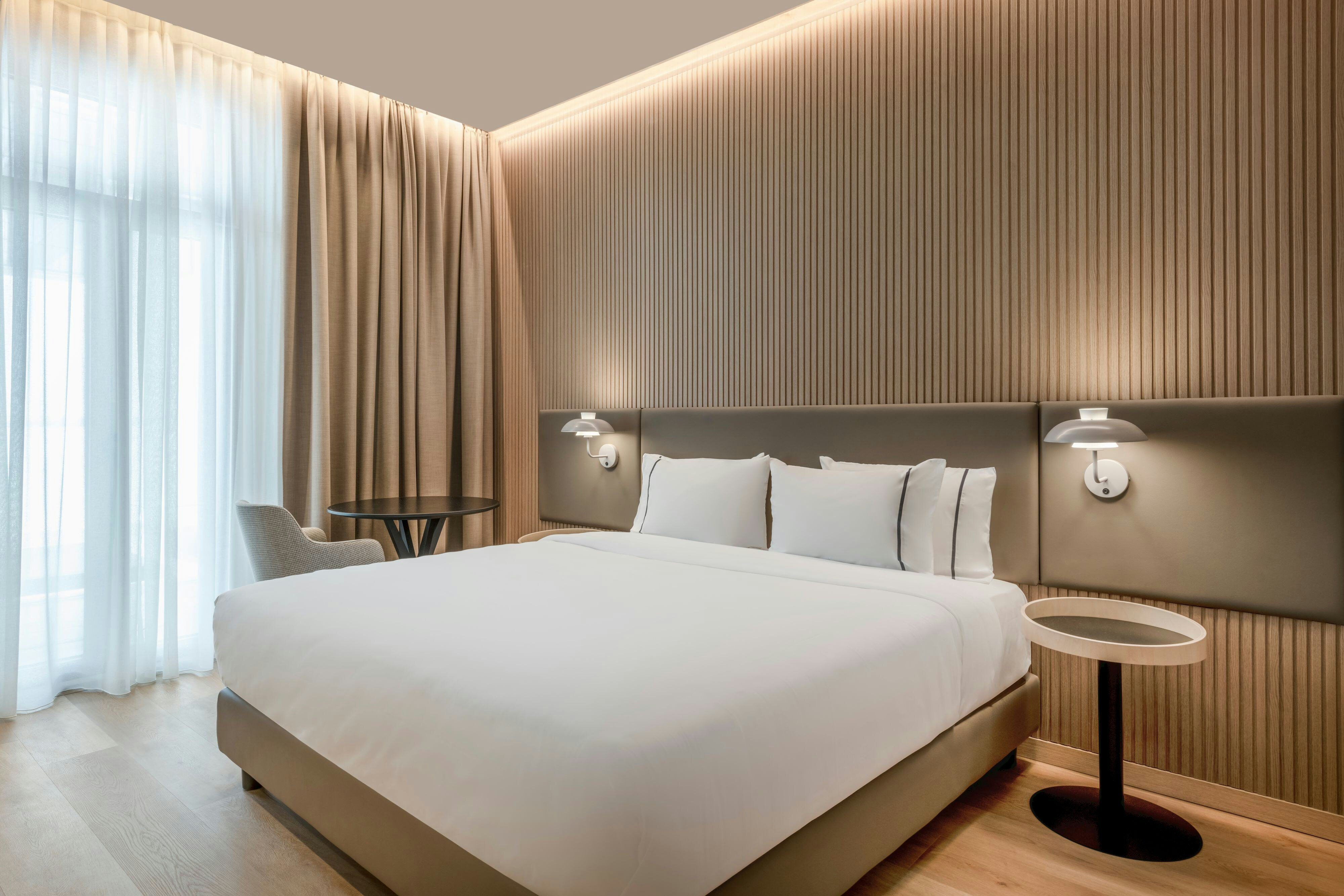 AC Hotels by Marriott Cartagena-guestroom-Standard Queen room.jpg