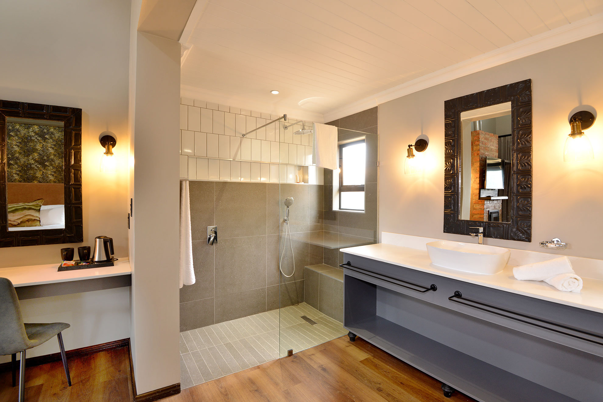 Dunkeld East-guestroom-Bathroom.jpg