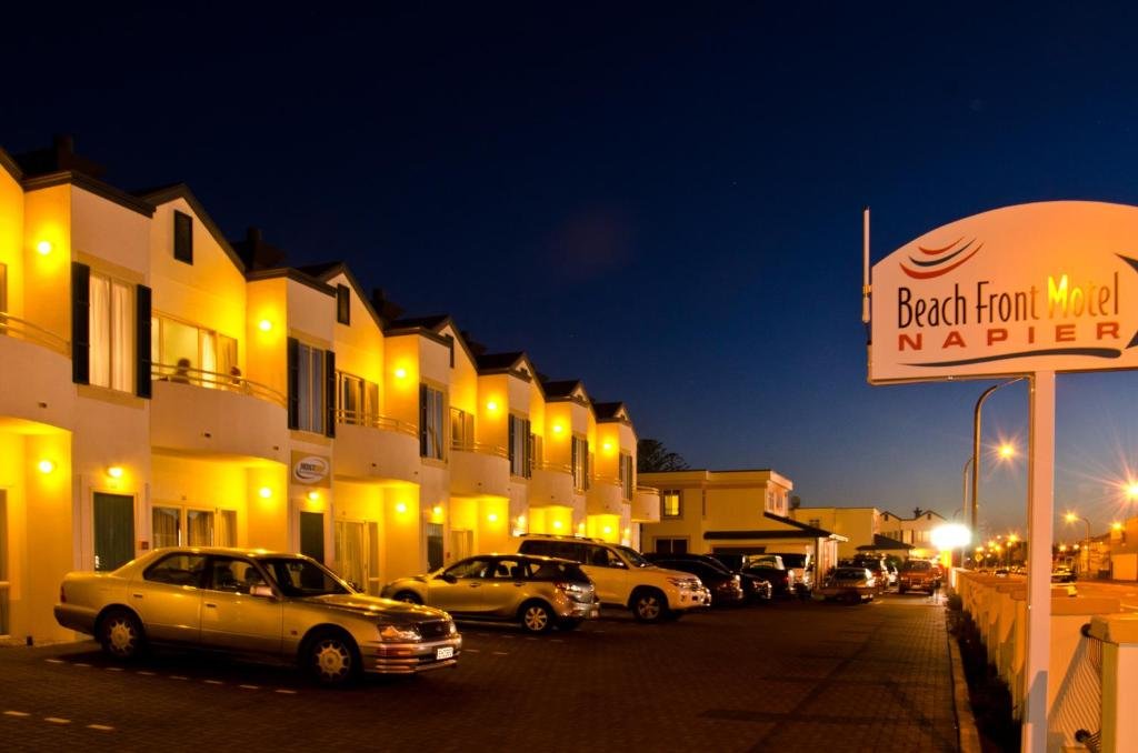 Beach Front Motel-guestroom-Beachfront Motel City Facing Suite Frontend.jpg