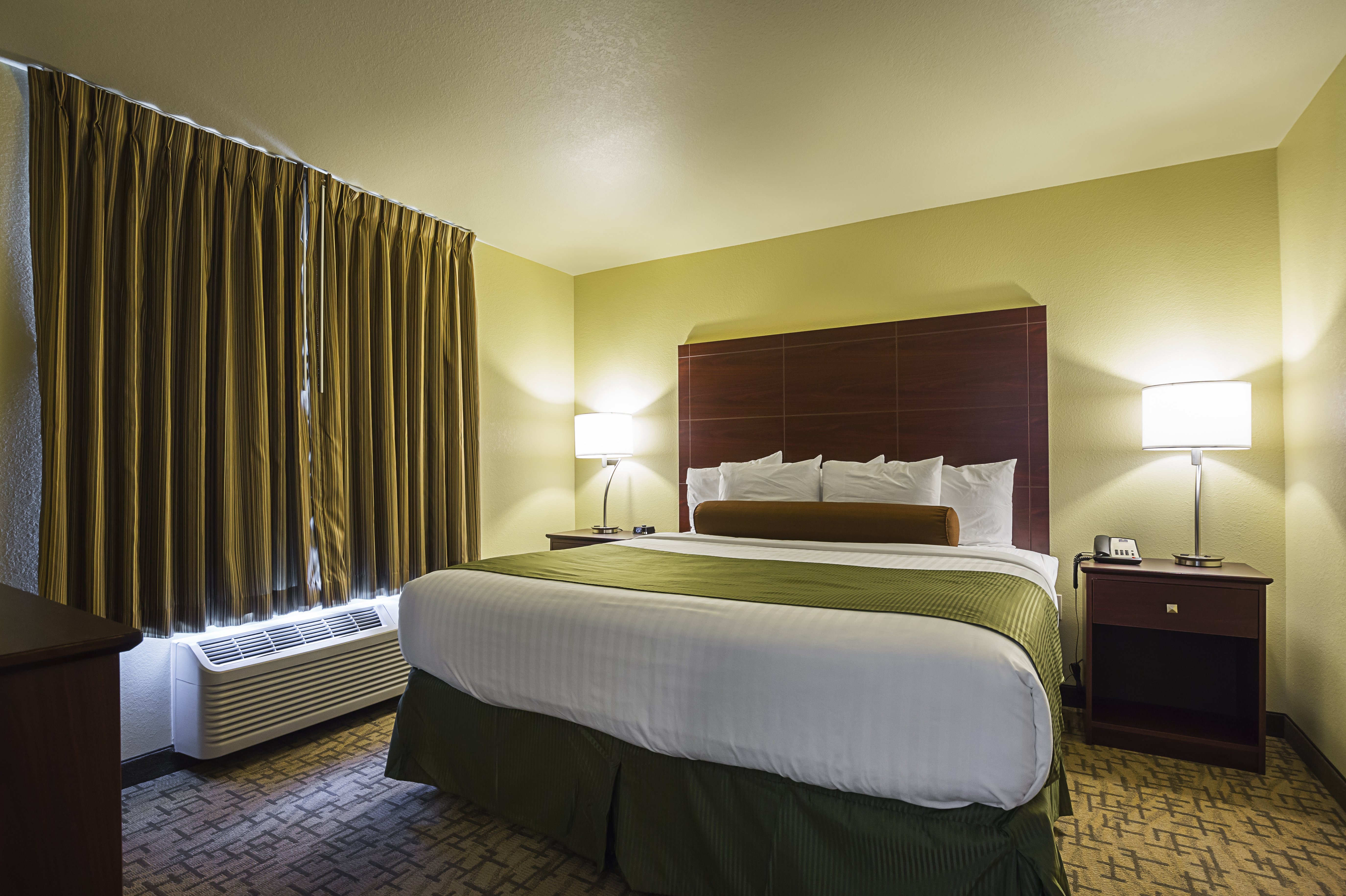 COBBLESTONE INN ALTAMONT-guestroom-Single King Extended Stay Suite.jpg