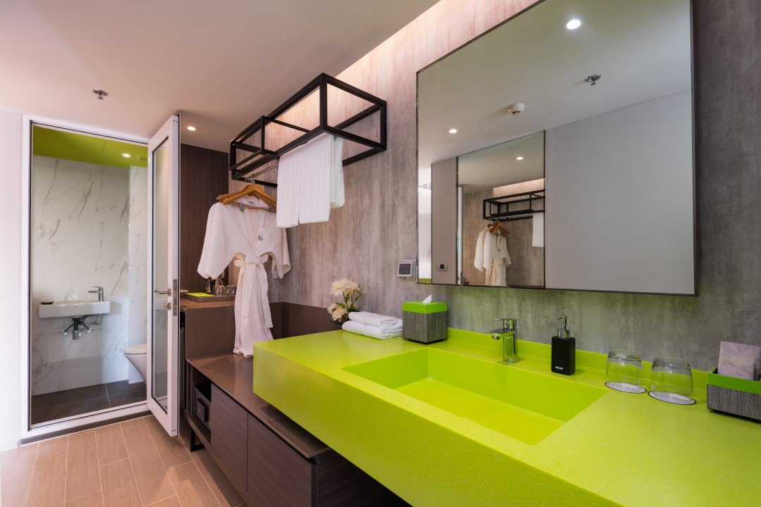 Maitria Hotel Rama 9 Bangkok-guestroom-Superior Room Bathroom.jpg