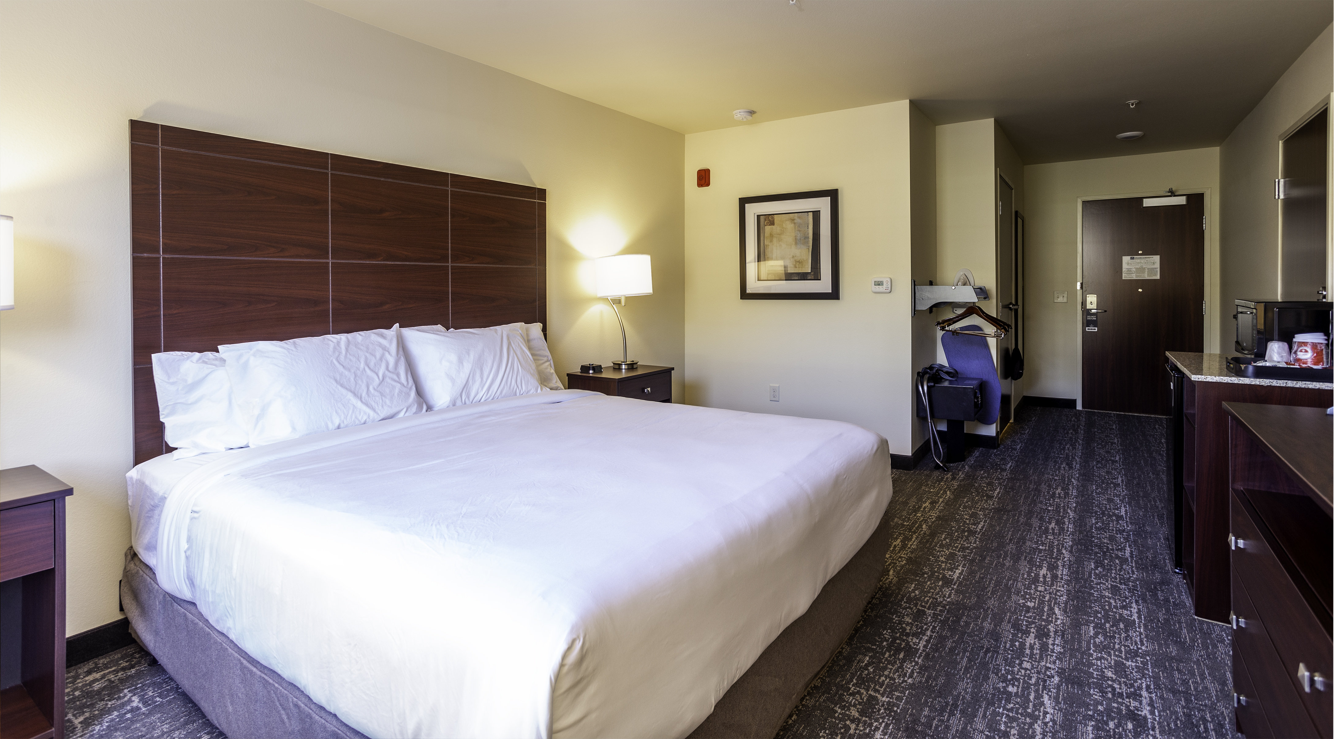 COBBLESTONE INN BROOKVILLE-guestroom-Accessible King Single.jpg