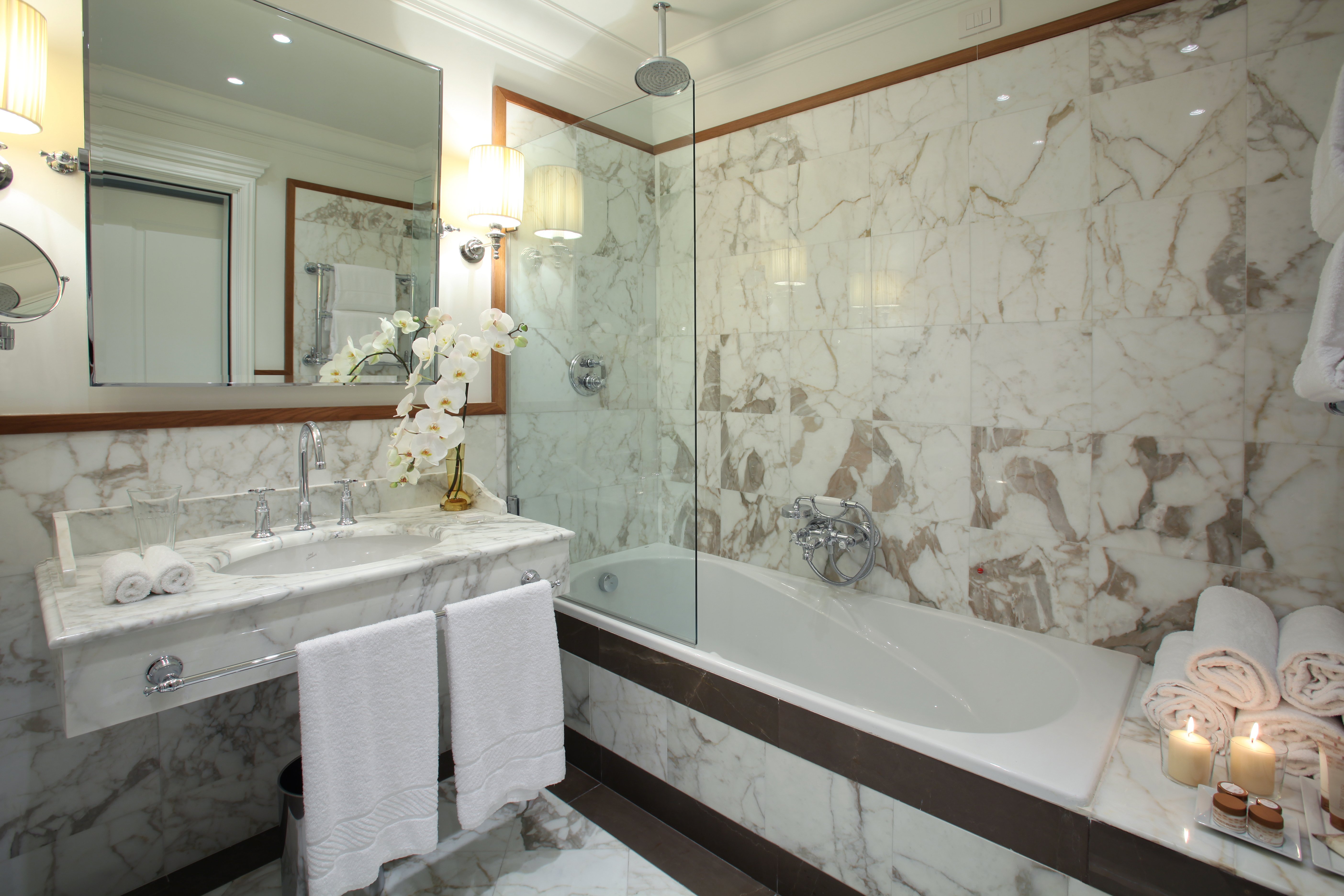 SAVOIA EXCELSIOR PALACE-guestroom-Classic bathroom.jpg