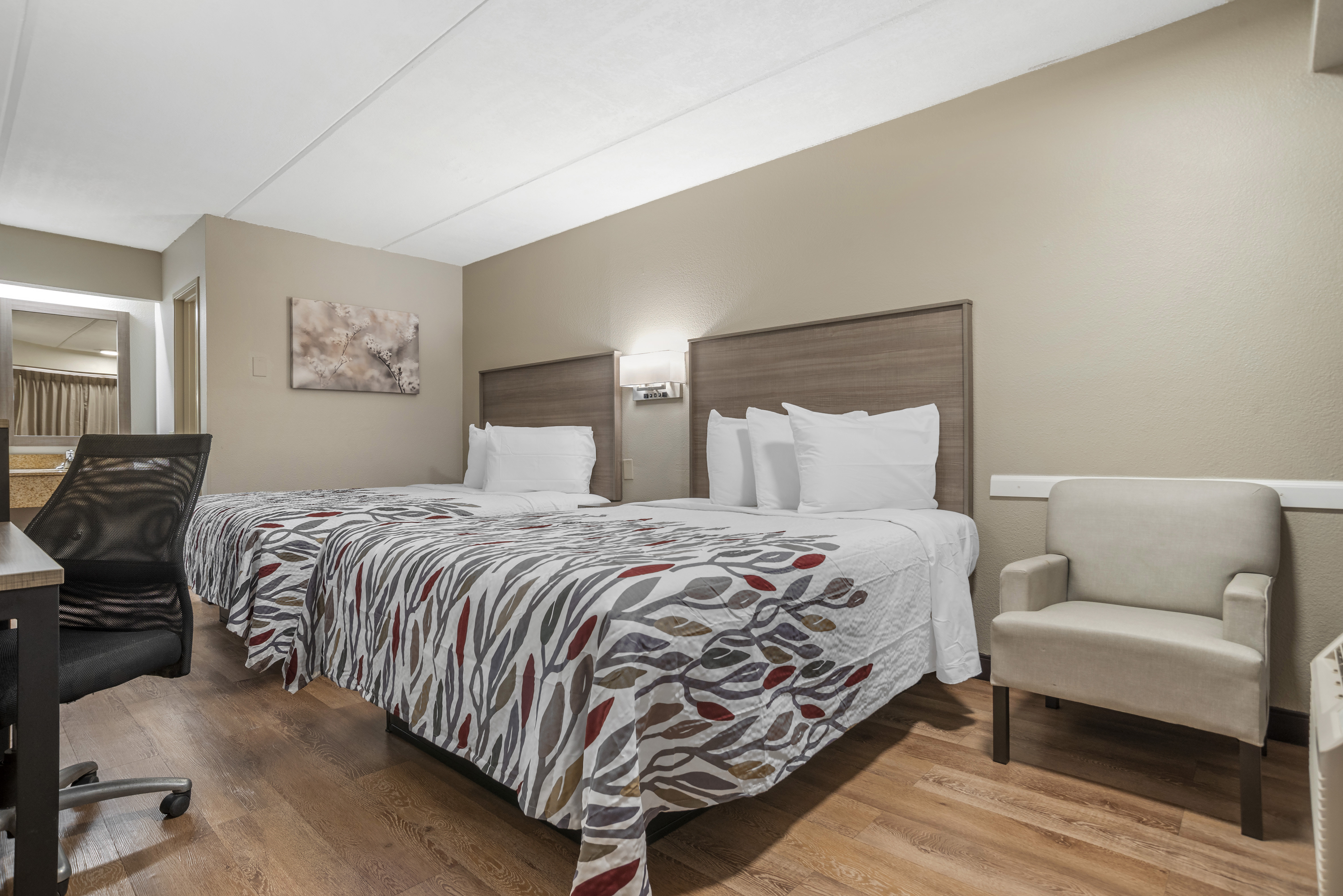 RED ROOF WEST MONROE-guestroom-RRI NS Deluxe Full Micro PRO Approved NDFM.jpg
