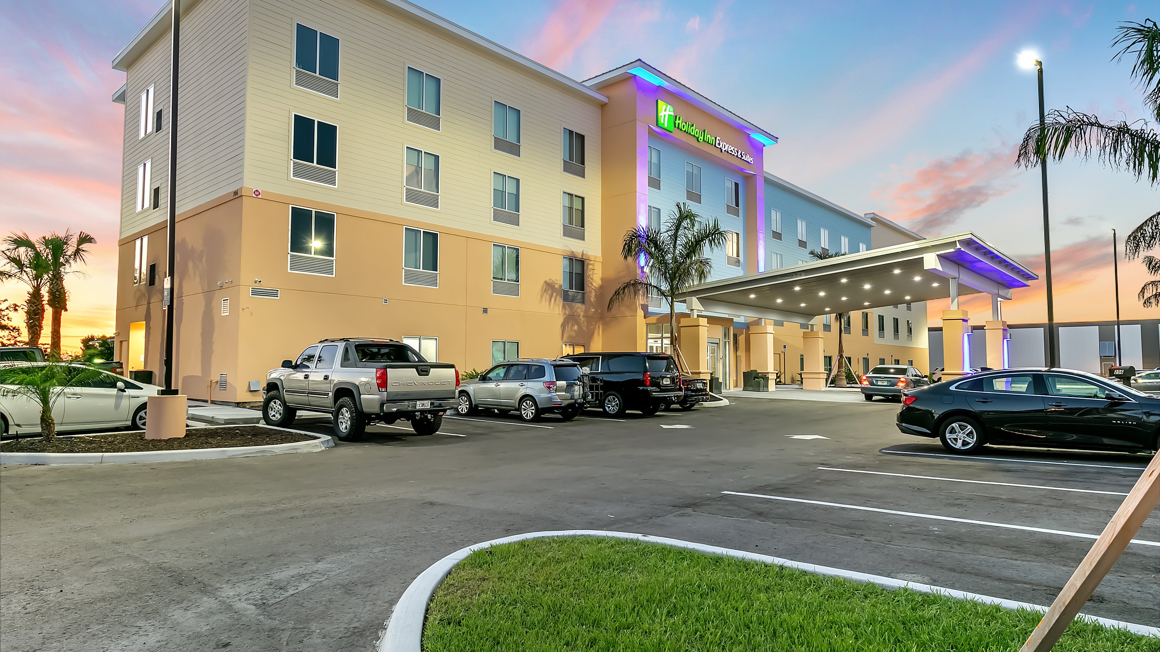 HOLIDAY INN EXP STES NOKOMIS BY IHG-guestroom-Holiday Inn Express & Suites Nokomis - Sarasota South.jpg