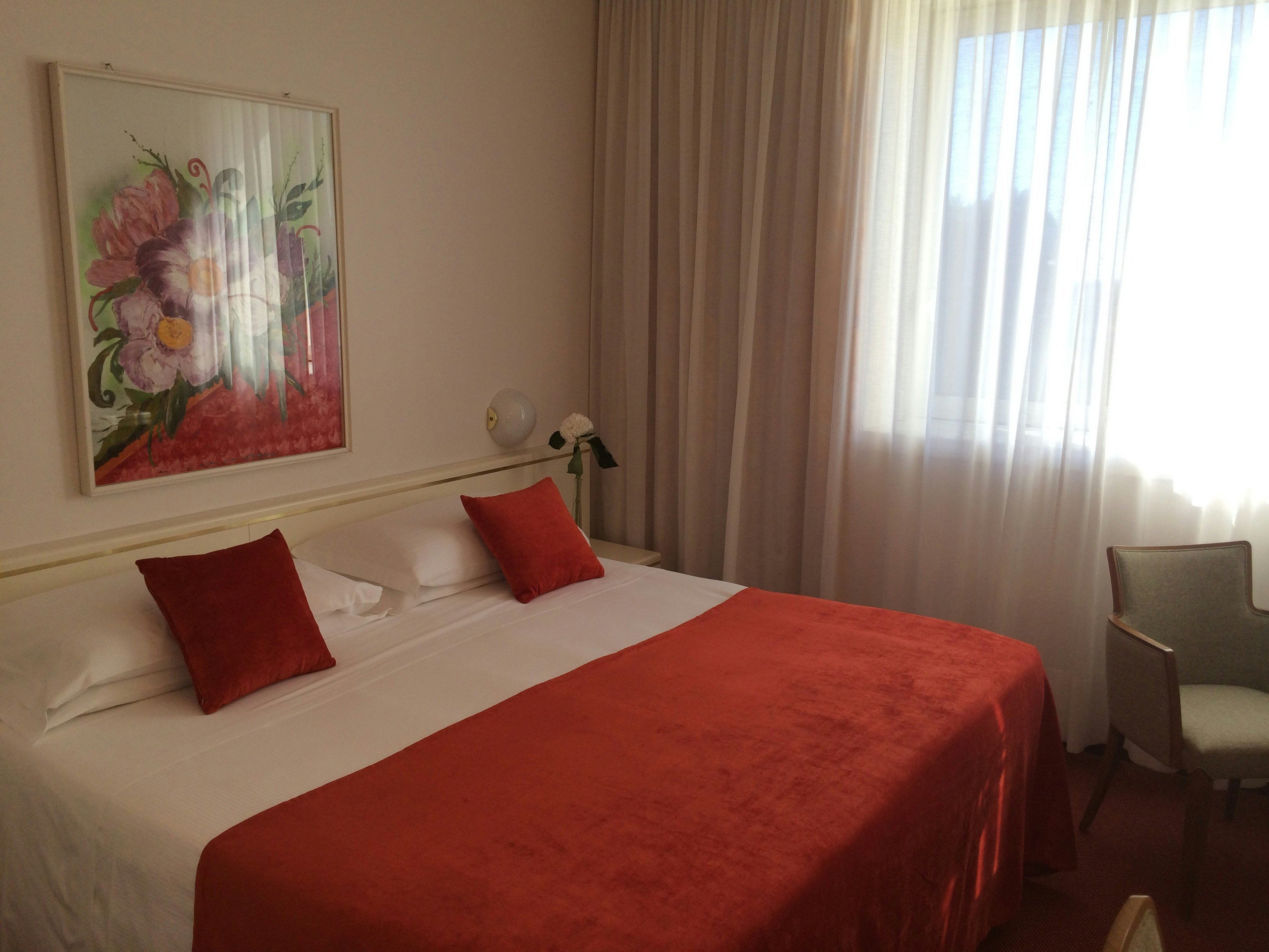 STARHOTELS CRISTALLO PALACE-guestroom-Classic Room.jpg