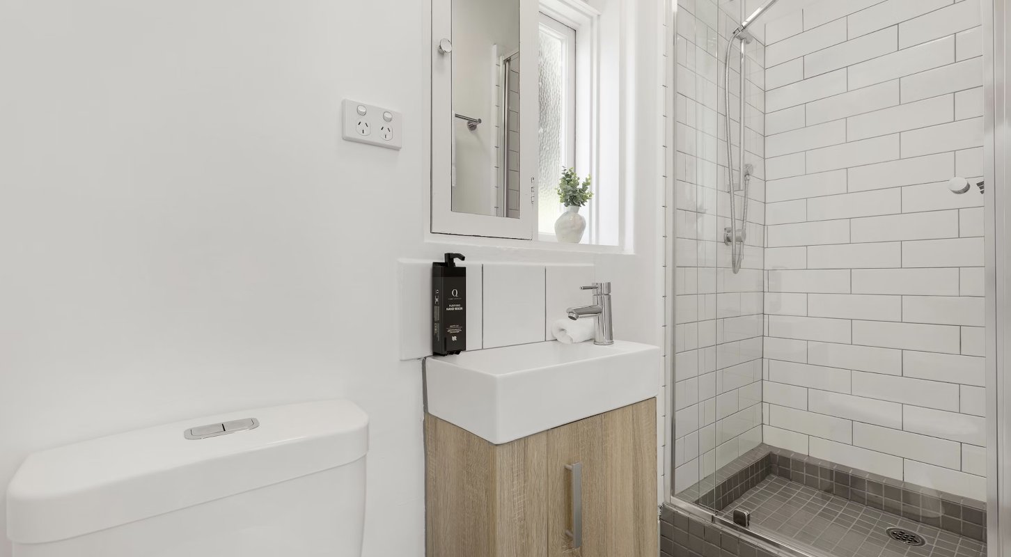 Urban Rest - Windsor Apartment-guestroom-Bathroom.jpg