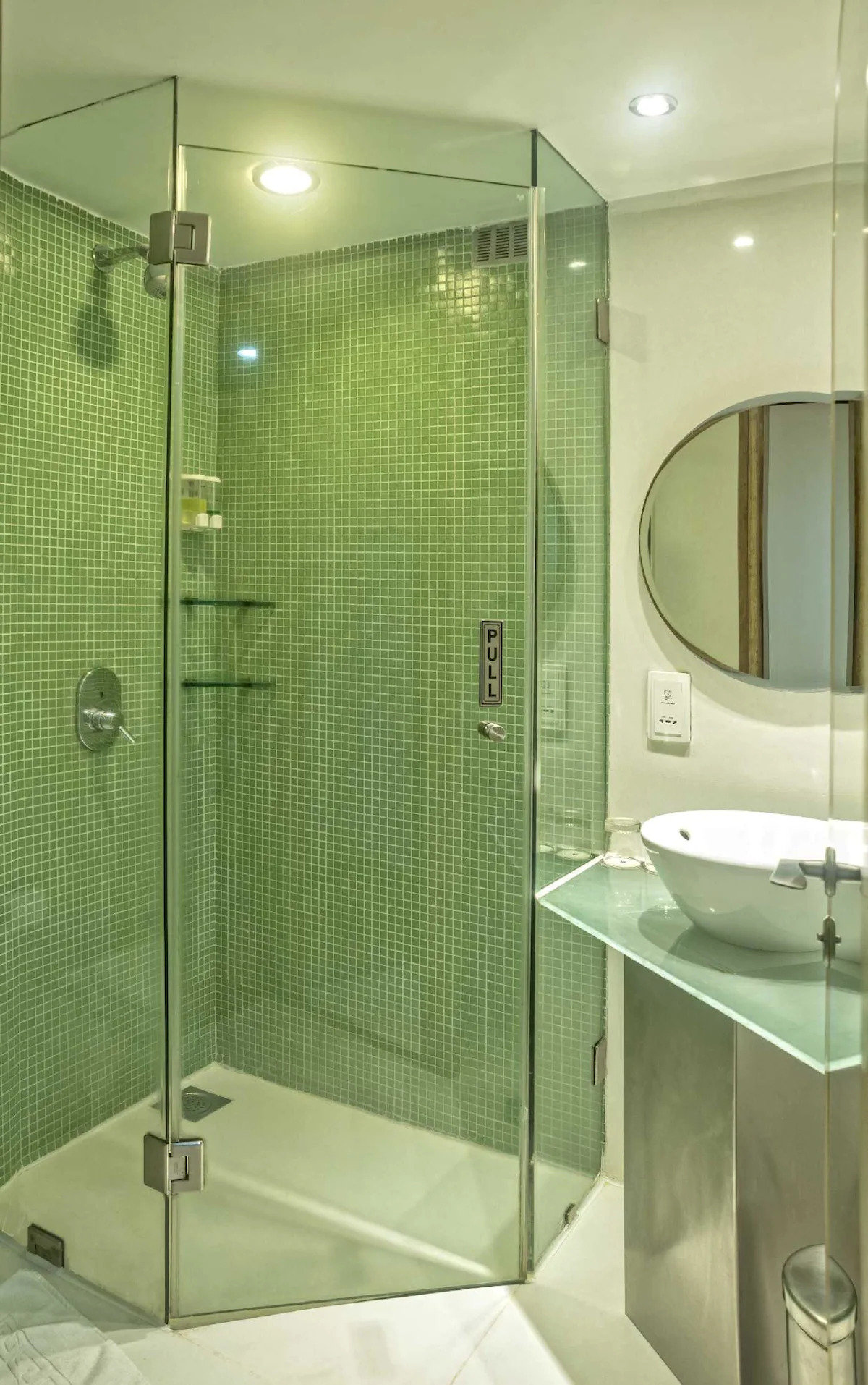 Yogi Executive-guestroom-Shower.jpg