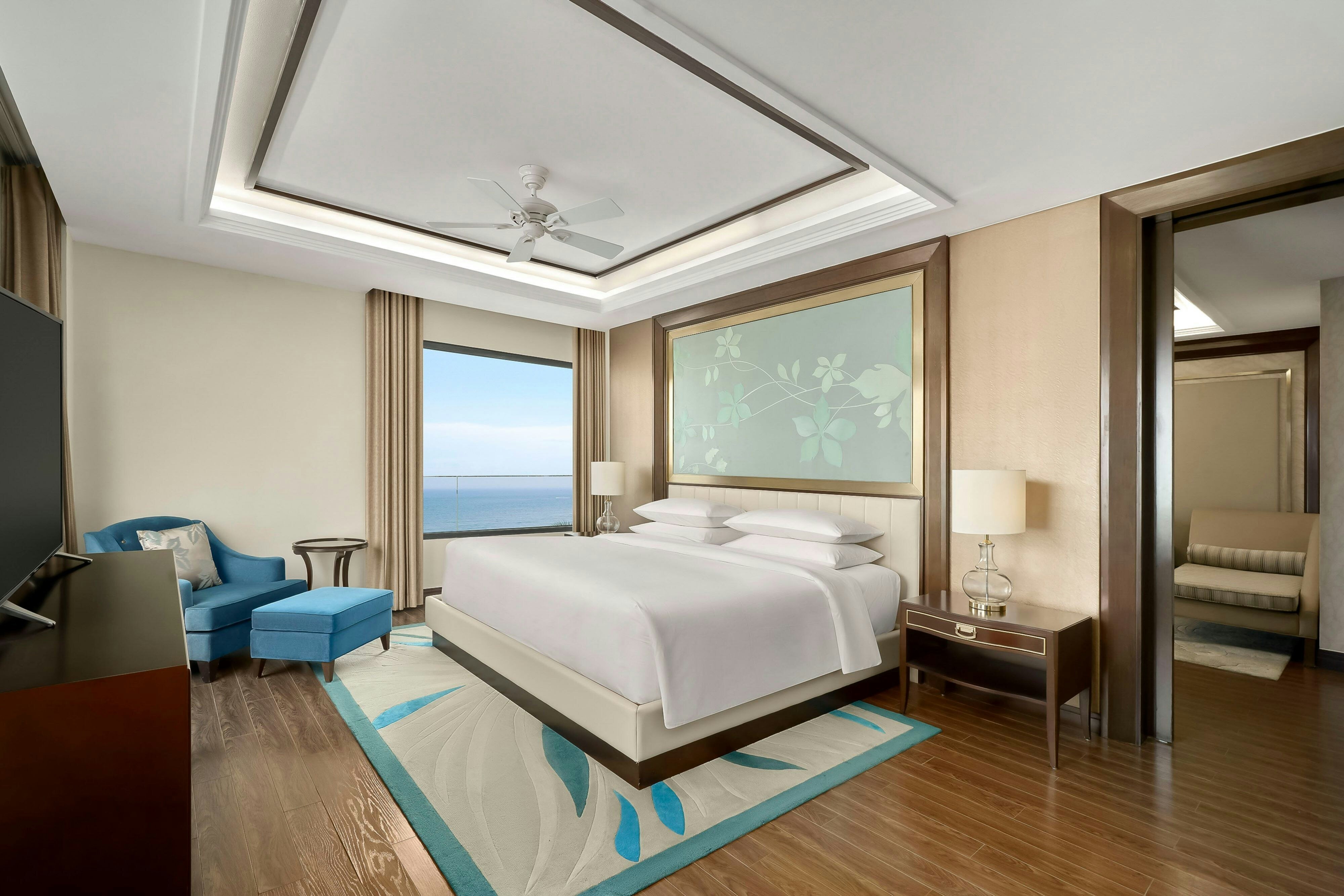 Renaissance Danang Hoi An Resort & Spa-guestroom-Junior Suite Bedroom.jpg