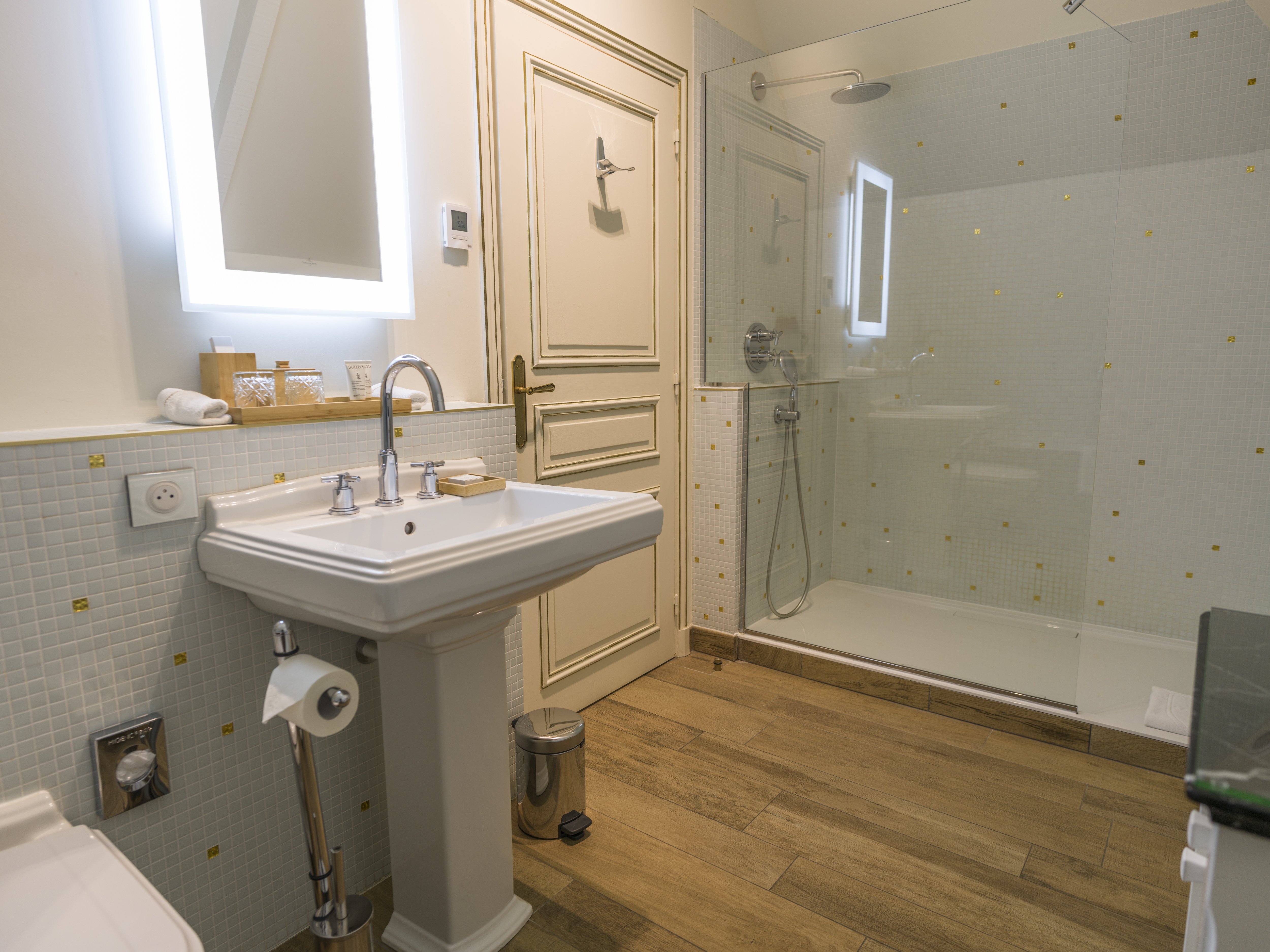 Chateau d Audrieu-guestroom-Deluxe Room.jpg