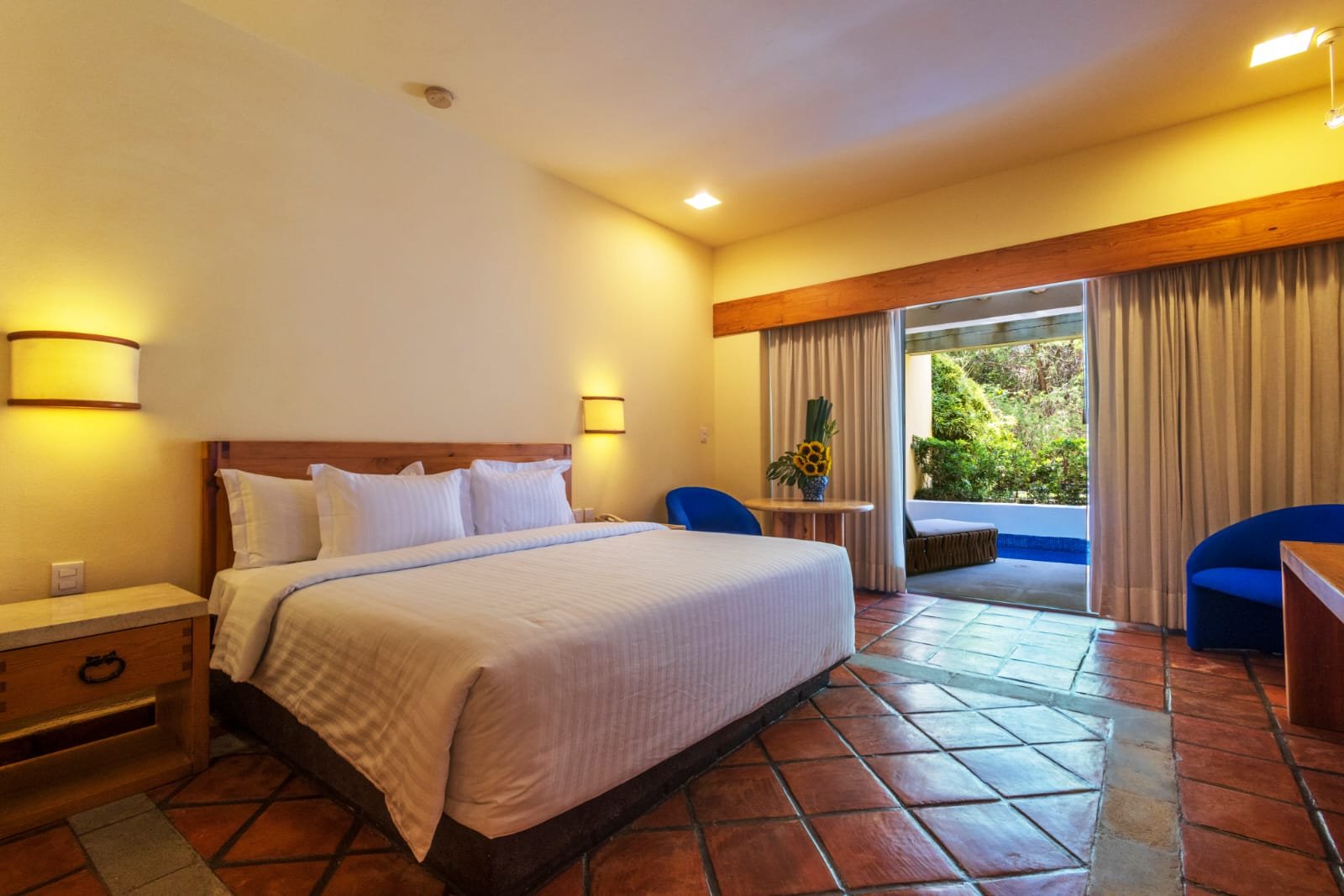 HOTEL RANCHO SAN DIEGO-guestroom-Room with king size bed and private pool.jpg
