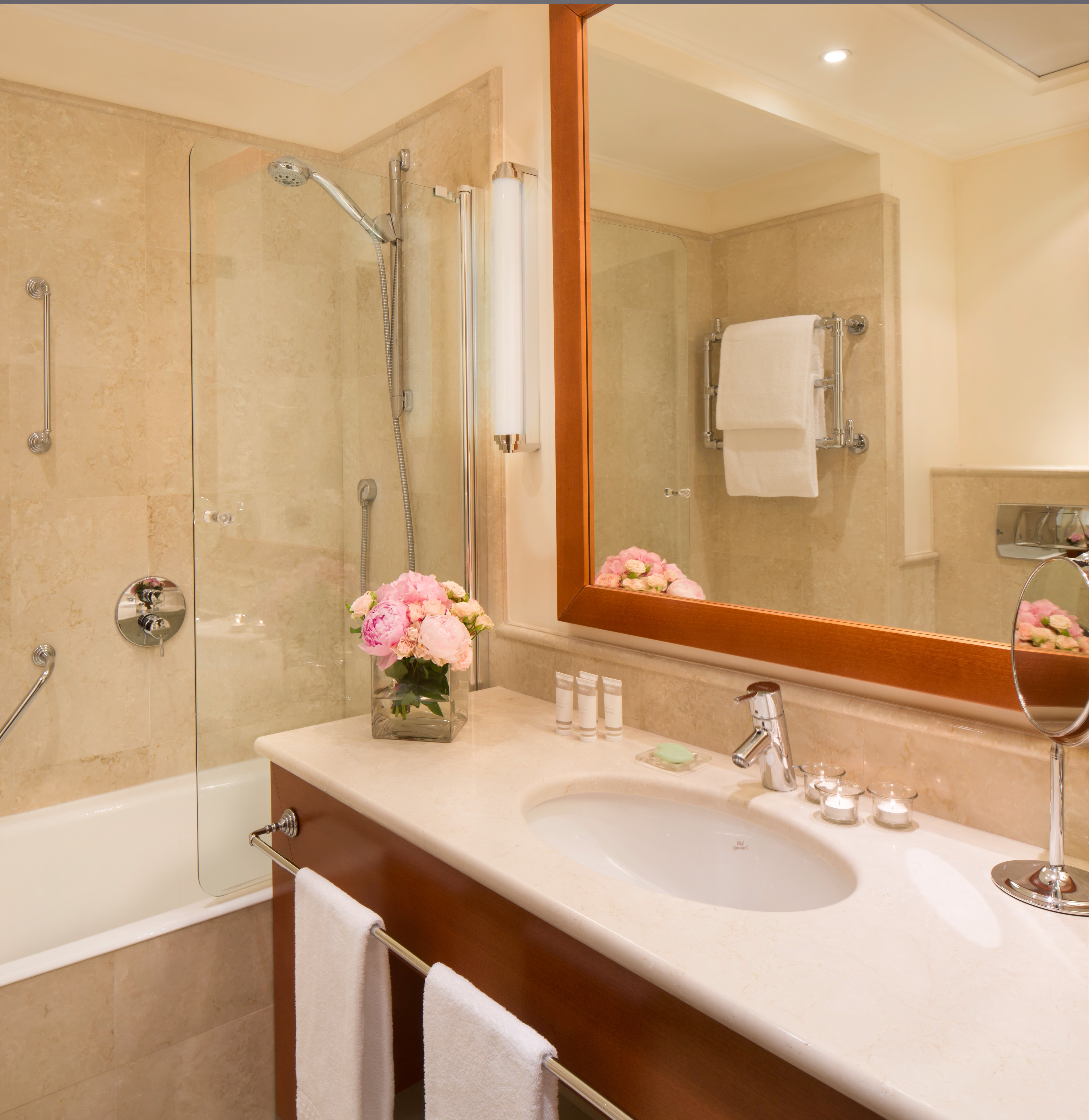 STARHOTELS GRAND MILAN-guestroom-Classic bathroom.jpg