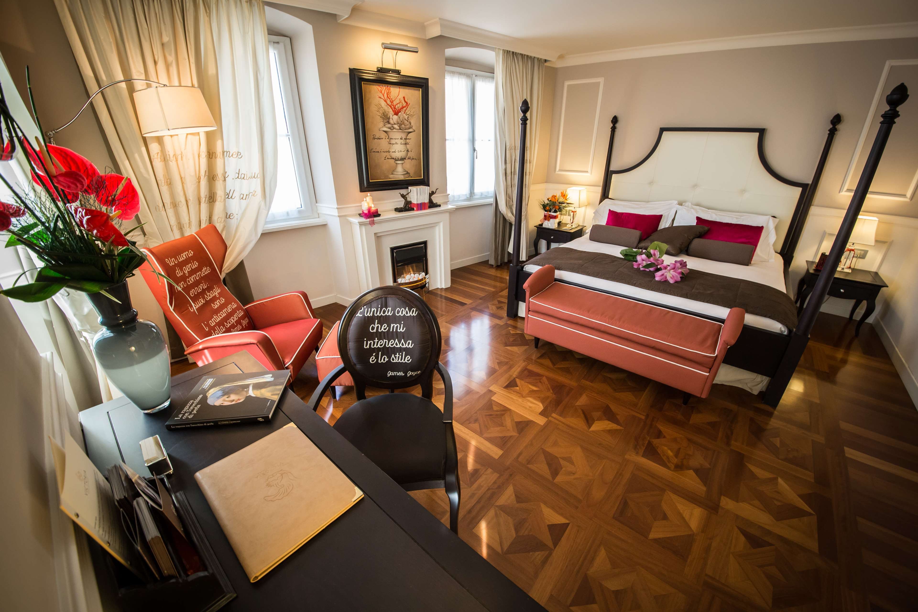 VICTORIA HOTEL LETTERARIO-guestroom-JAMES JOYCE SUITE.jpg