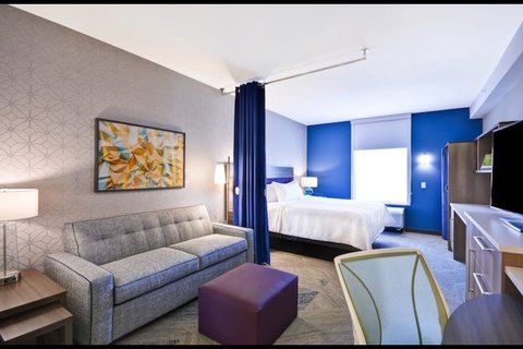 Lotus Plano Bedroom With Sitting Area